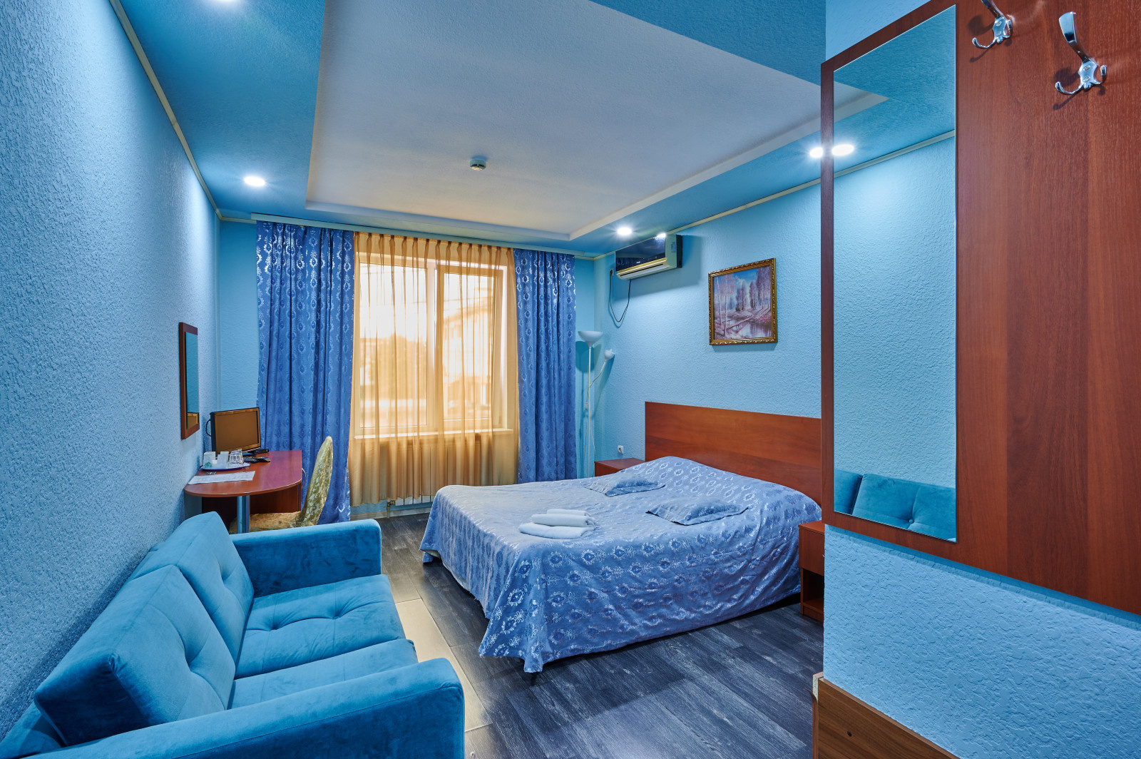 EL-RIO HOTEL