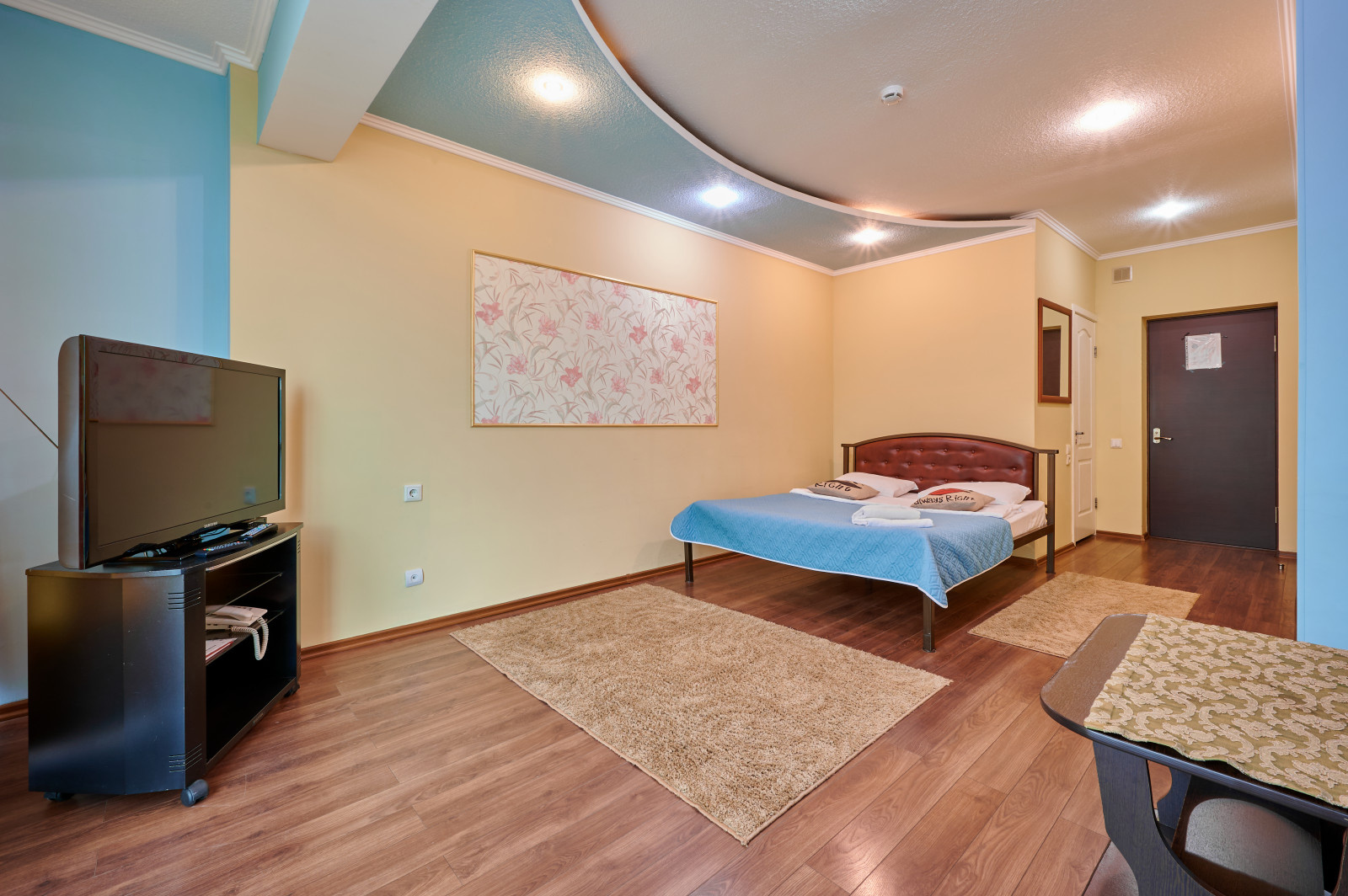 EL-RIO HOTEL