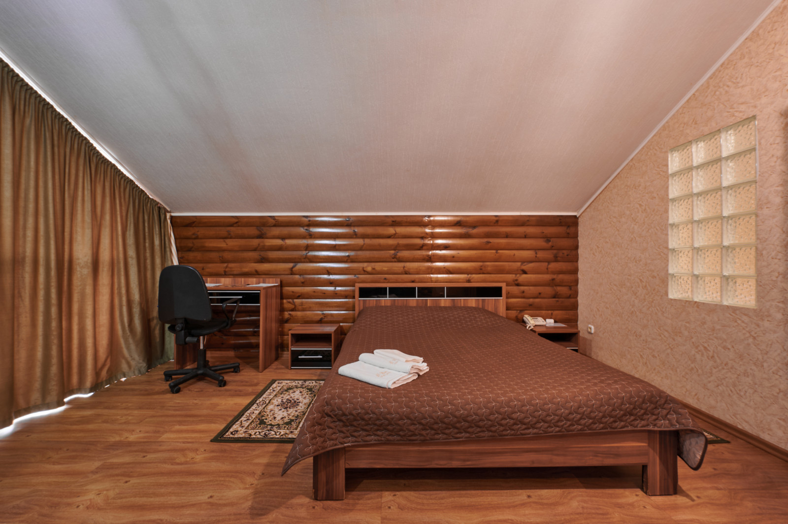 EL-RIO HOTEL