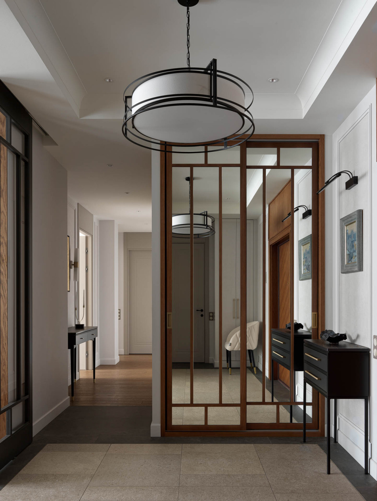 Houzz тур: Светлая квартира с эркером и бронзовой кухней