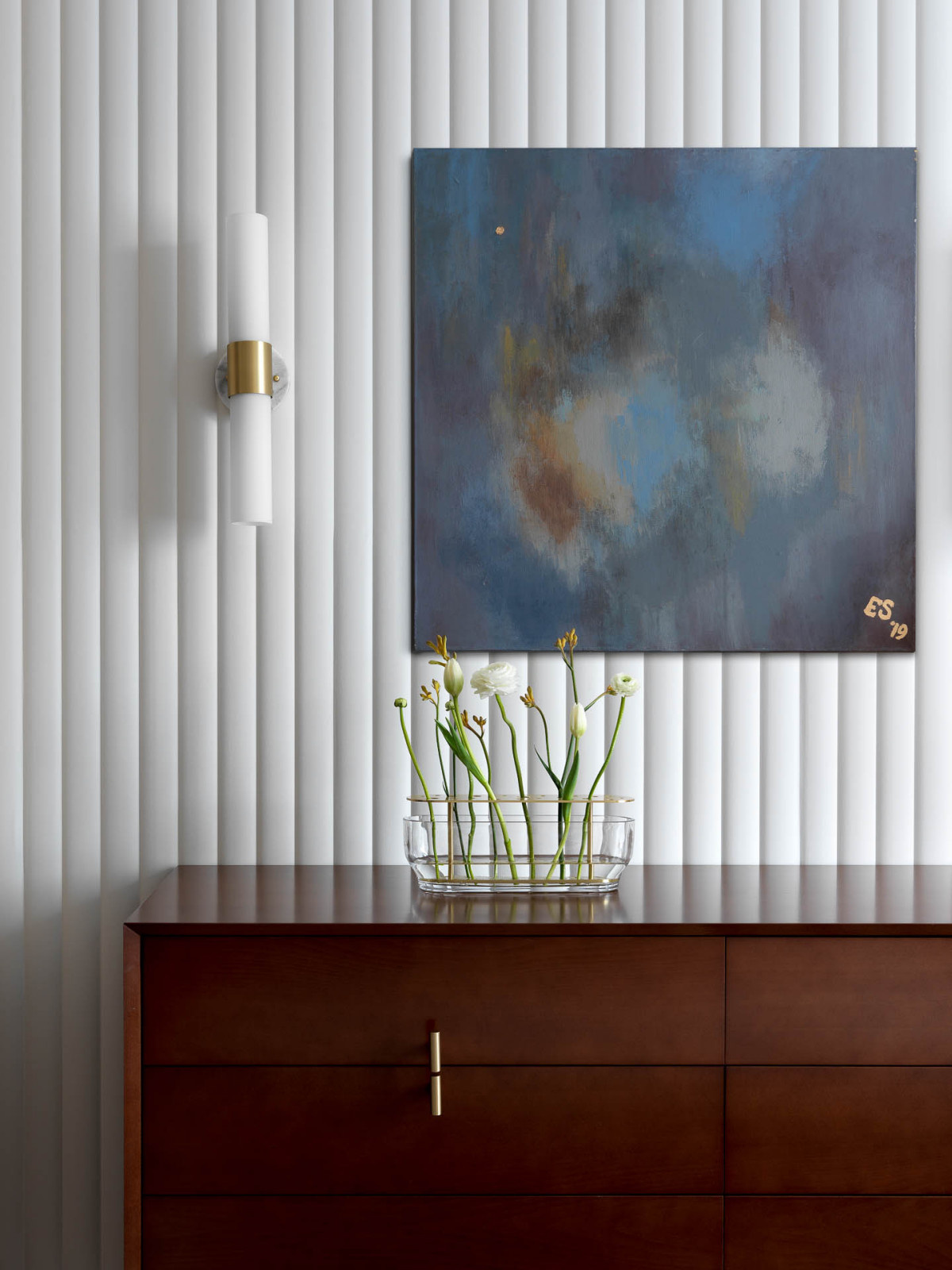 Houzz тур: Светлая квартира с эркером и бронзовой кухней