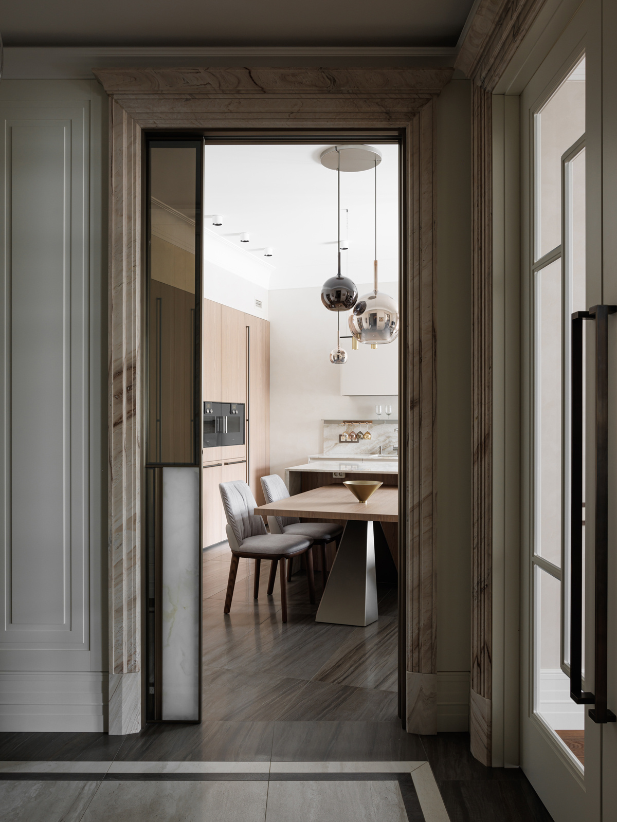 Петербургская квартира в неоклассическом стиле