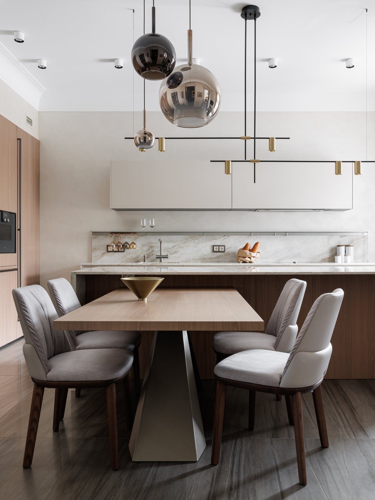 Петербургская квартира в неоклассическом стиле