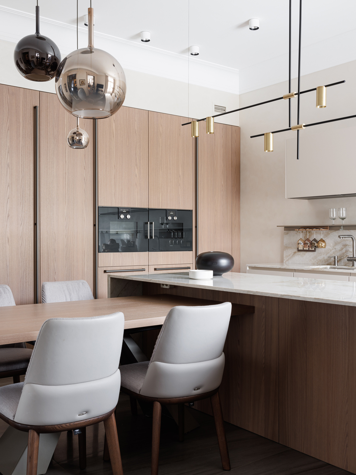 Петербургская квартира в неоклассическом стиле