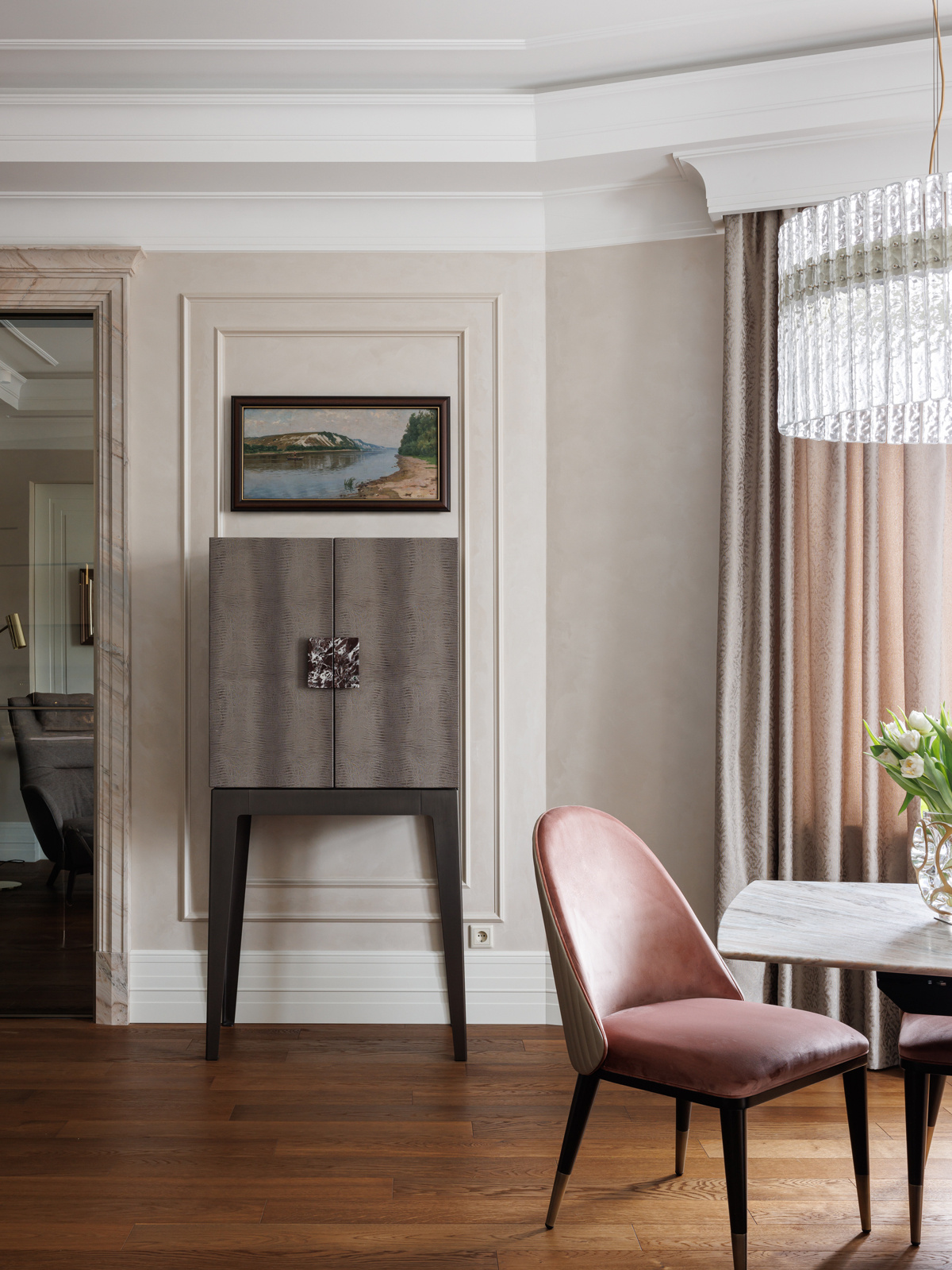 Петербургская квартира в неоклассическом стиле