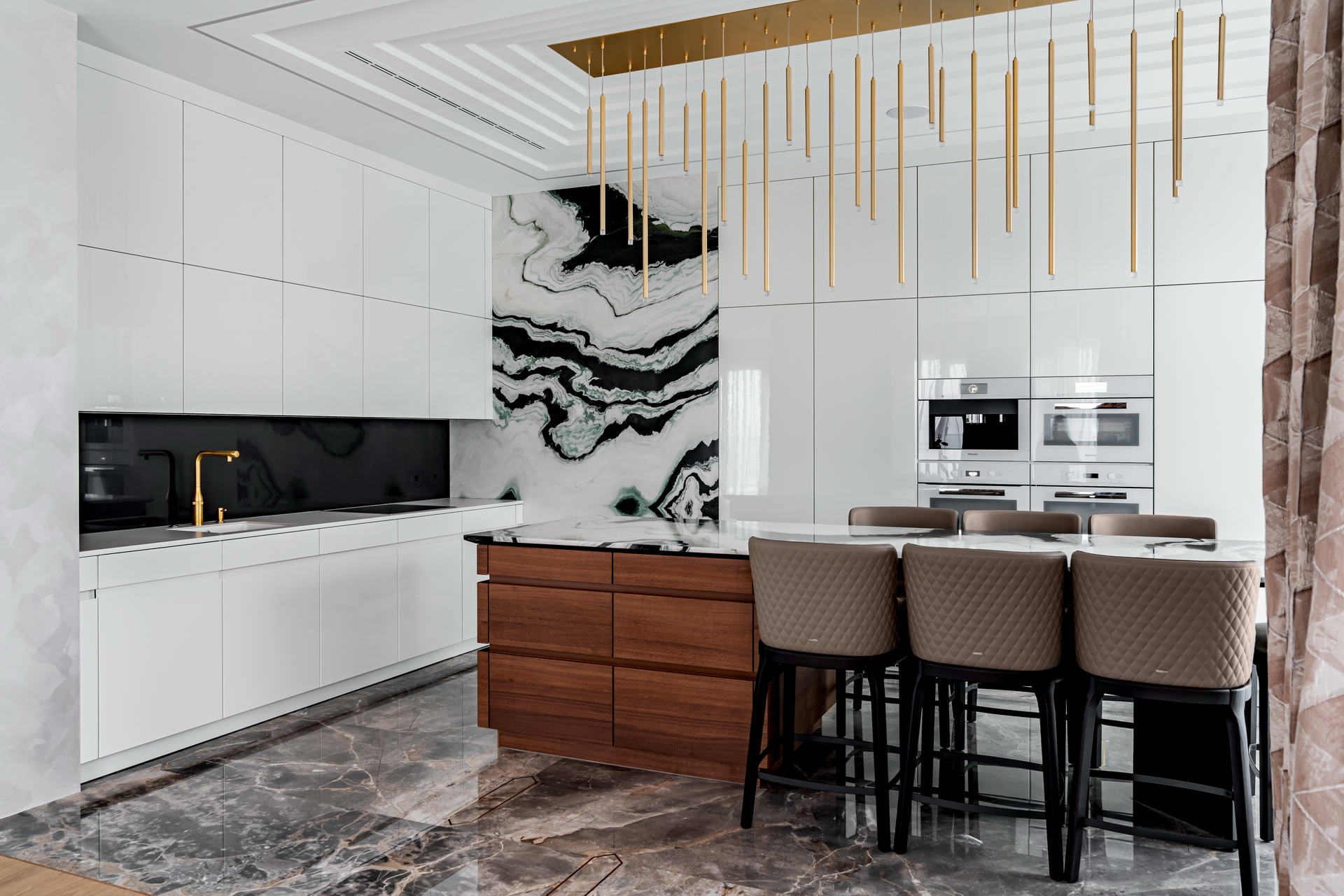 Кухня в глянце