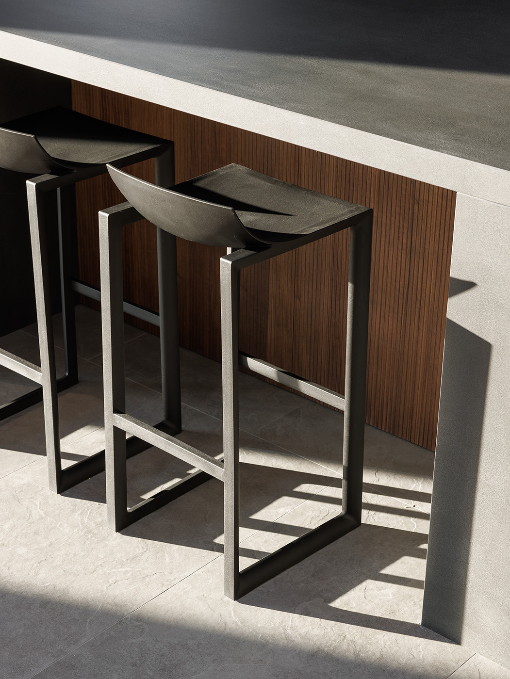 Большая кухня в загородном доме