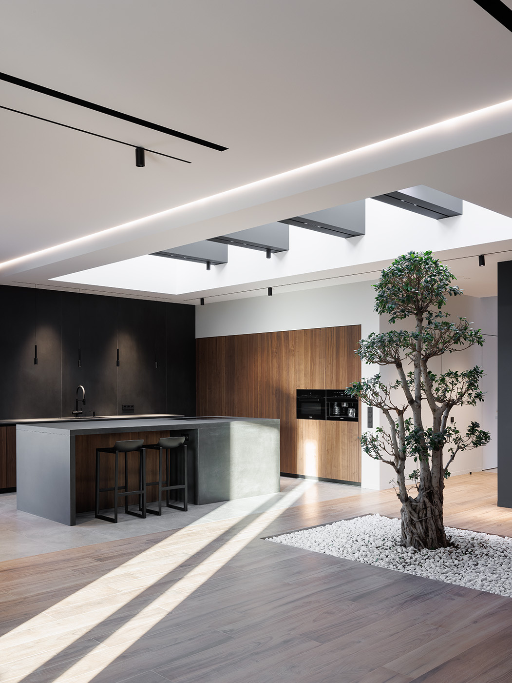 Большая кухня в загородном доме