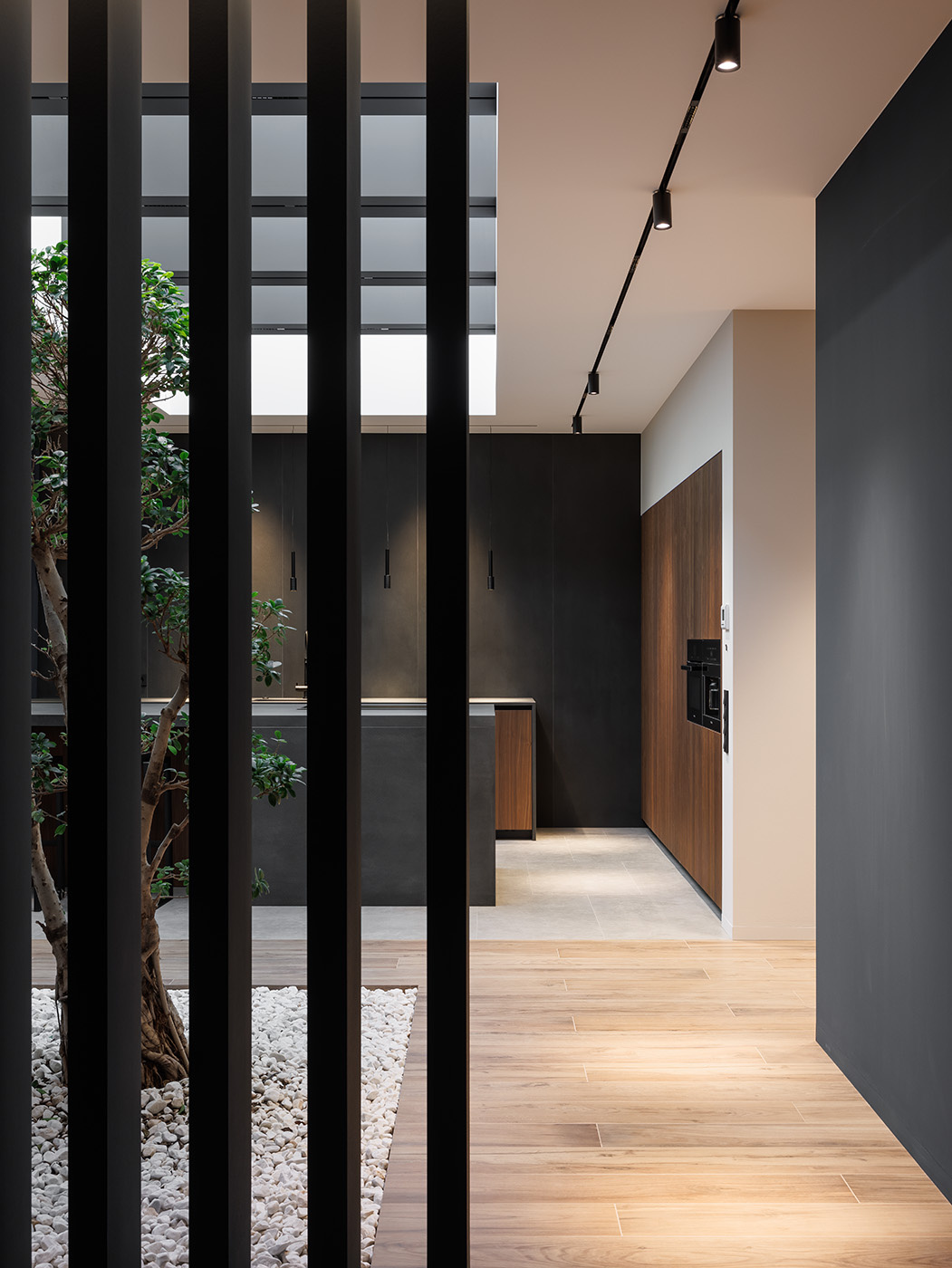 Большая кухня в загородном доме