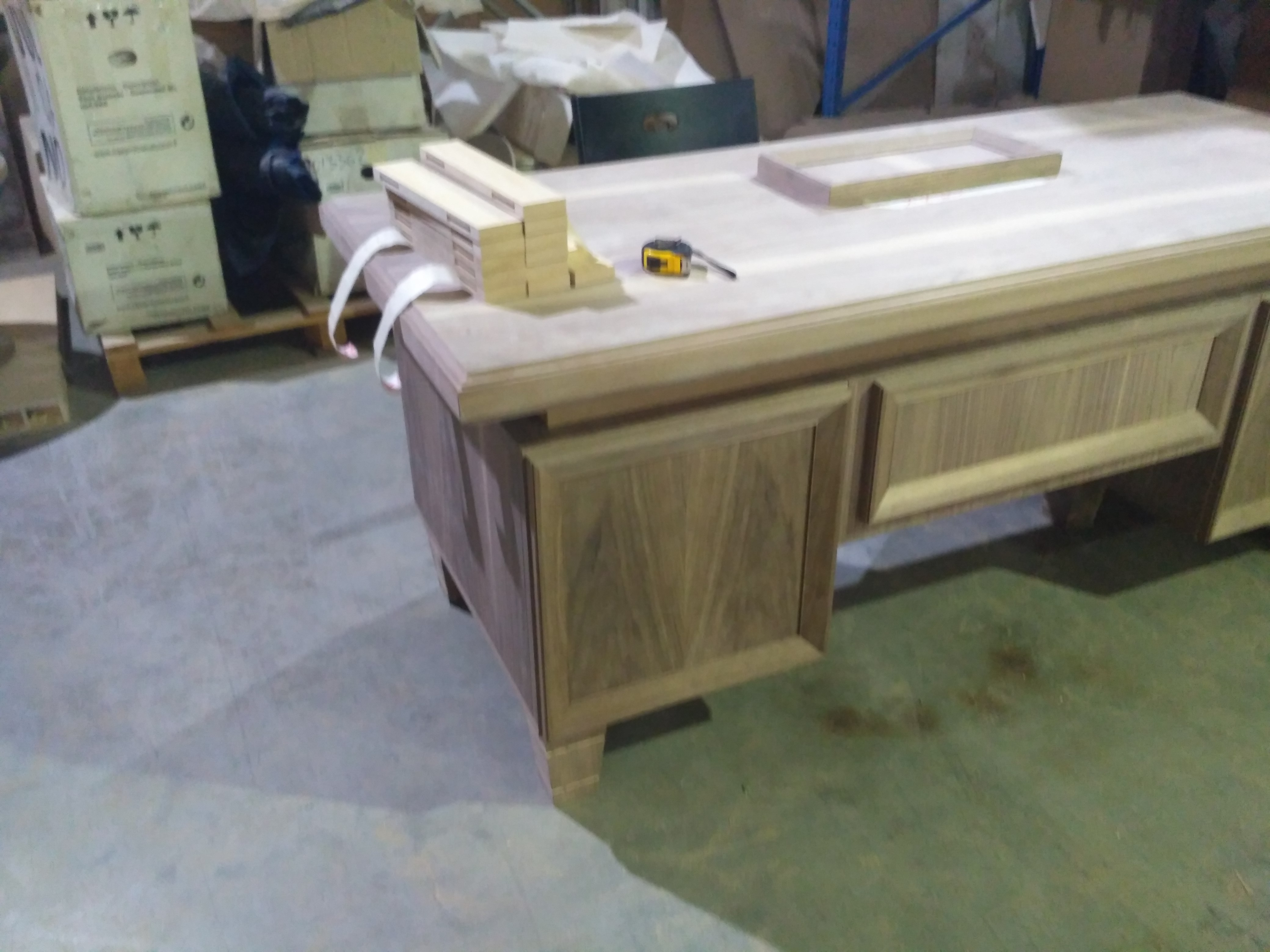 Обложка проекта: Стол директора с резными орлами