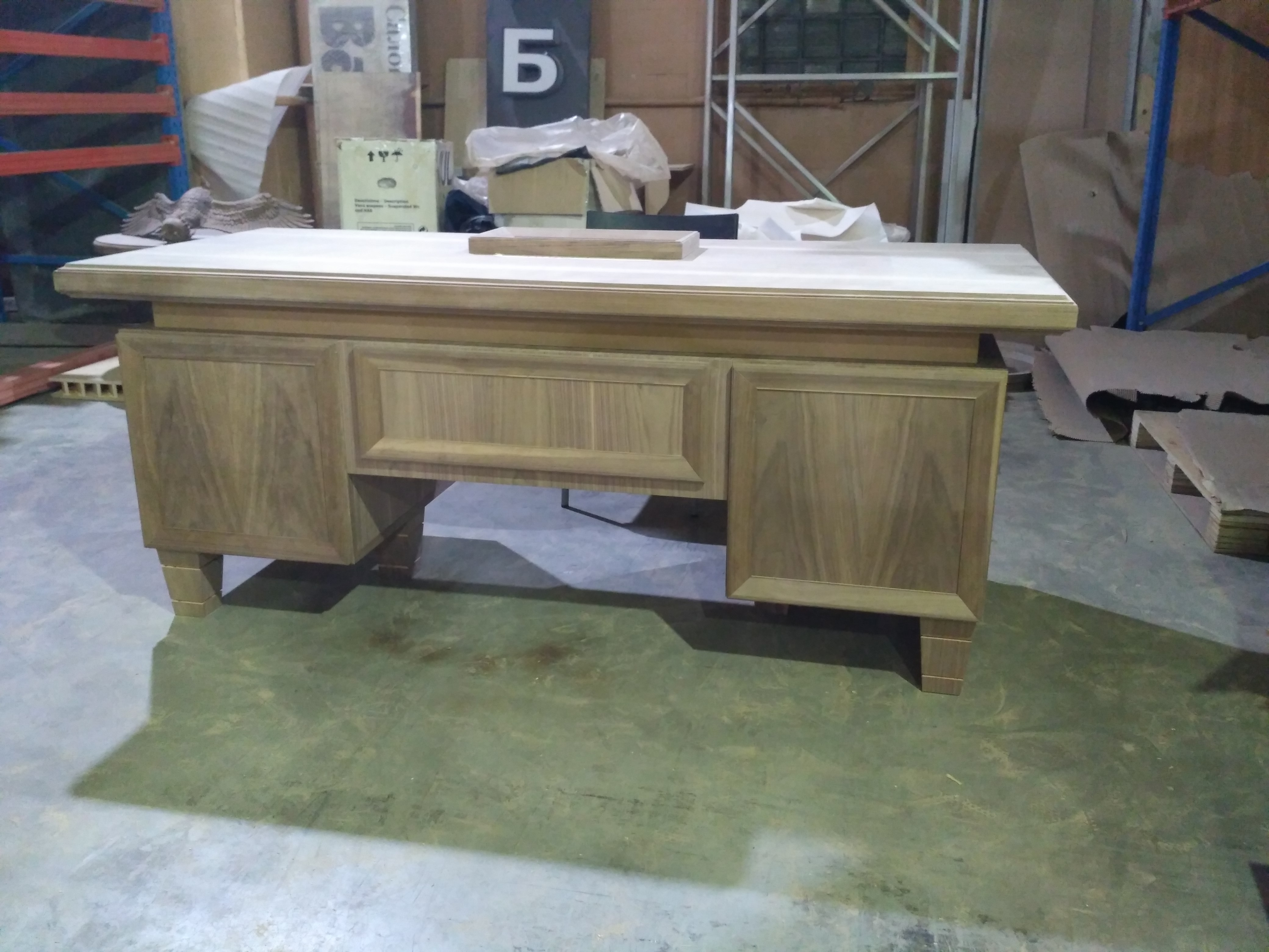 Стол директора с резными орлами