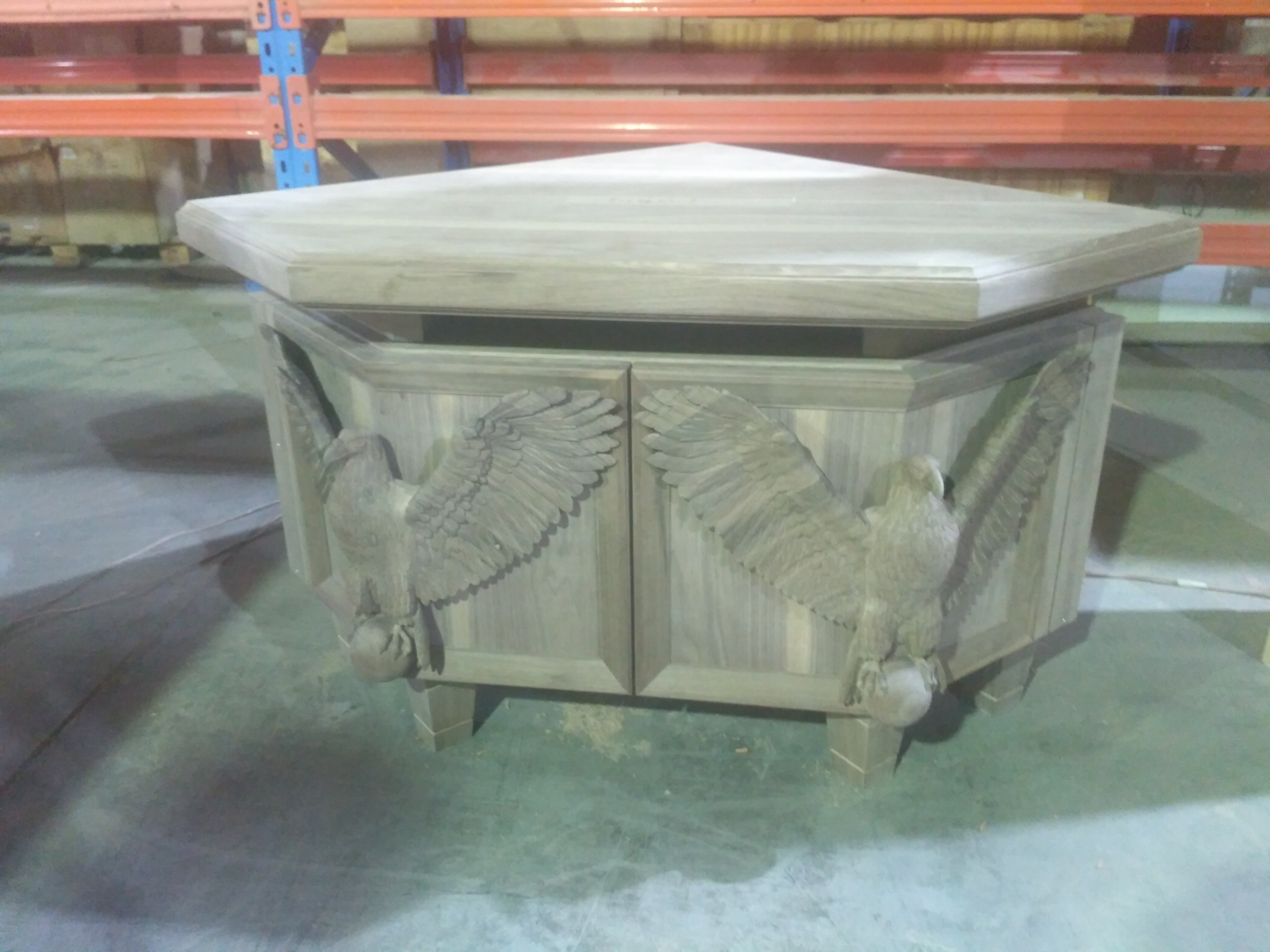 Стол директора с резными орлами