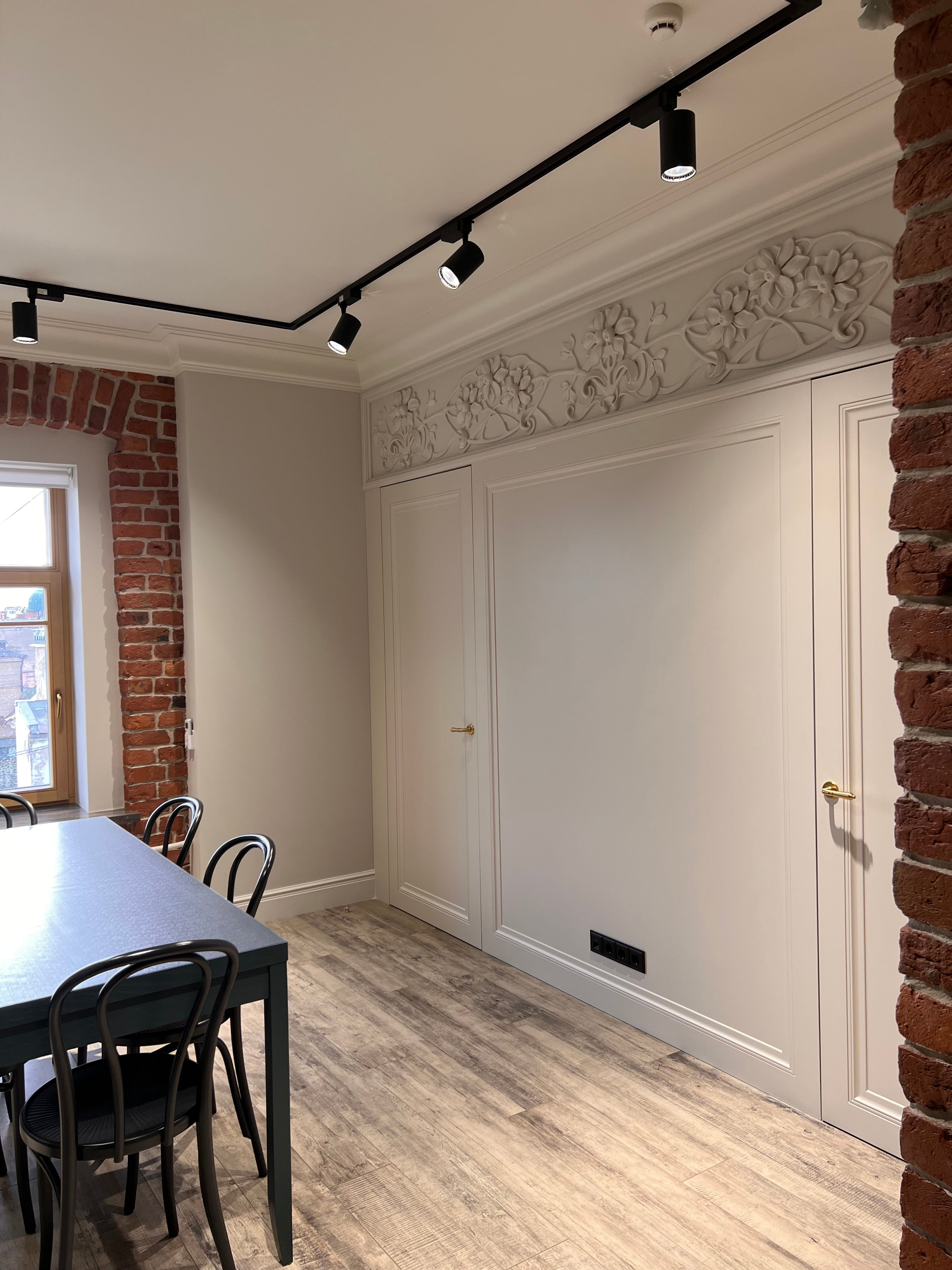 Меблировка офиса издательства Весь