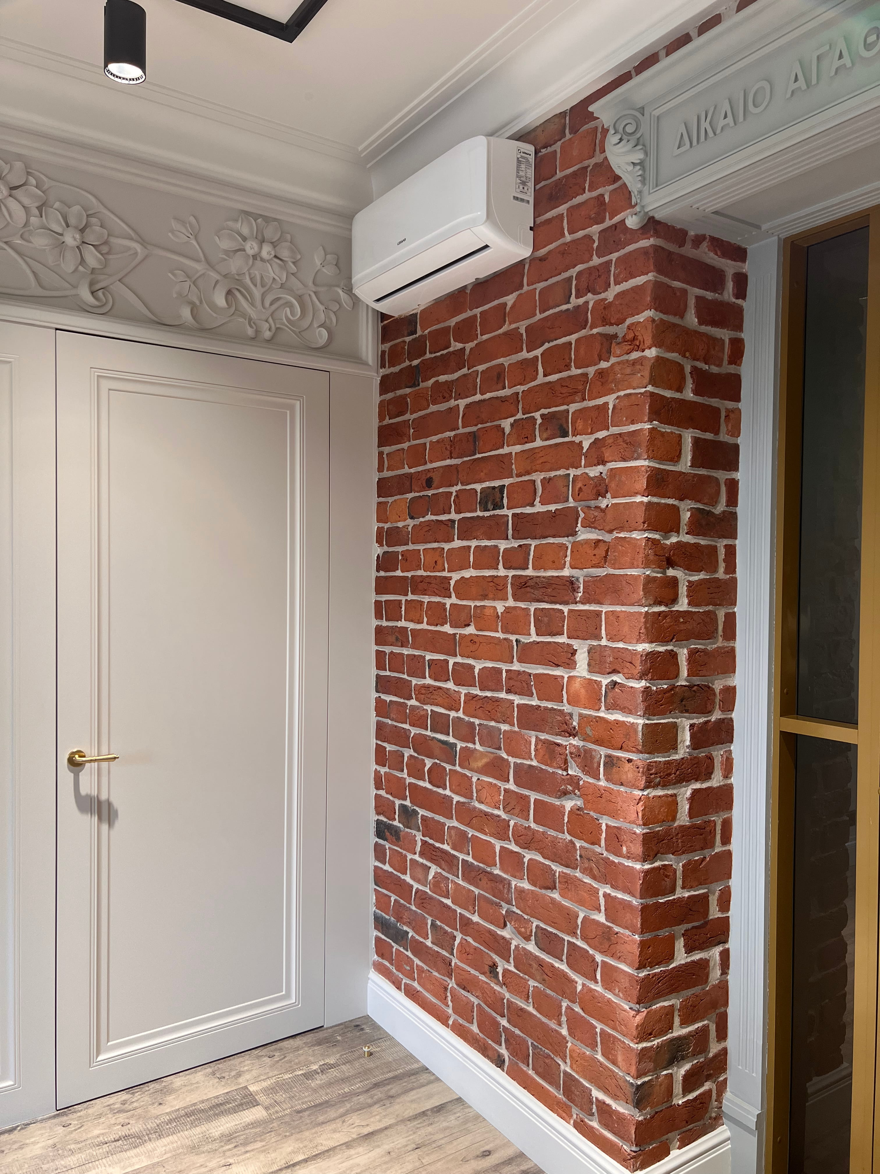 Меблировка офиса издательства Весь