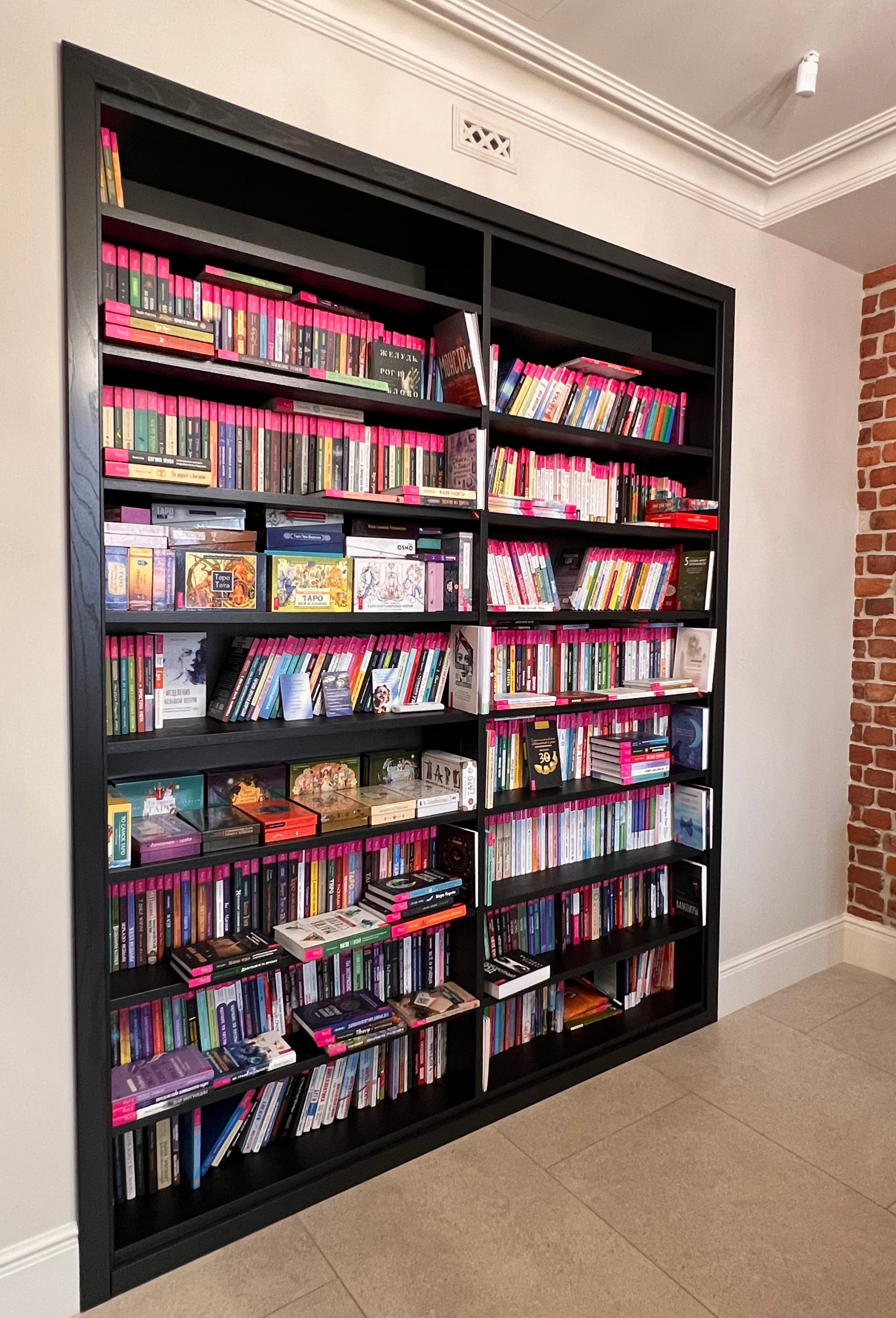 Меблировка офиса издательства Весь