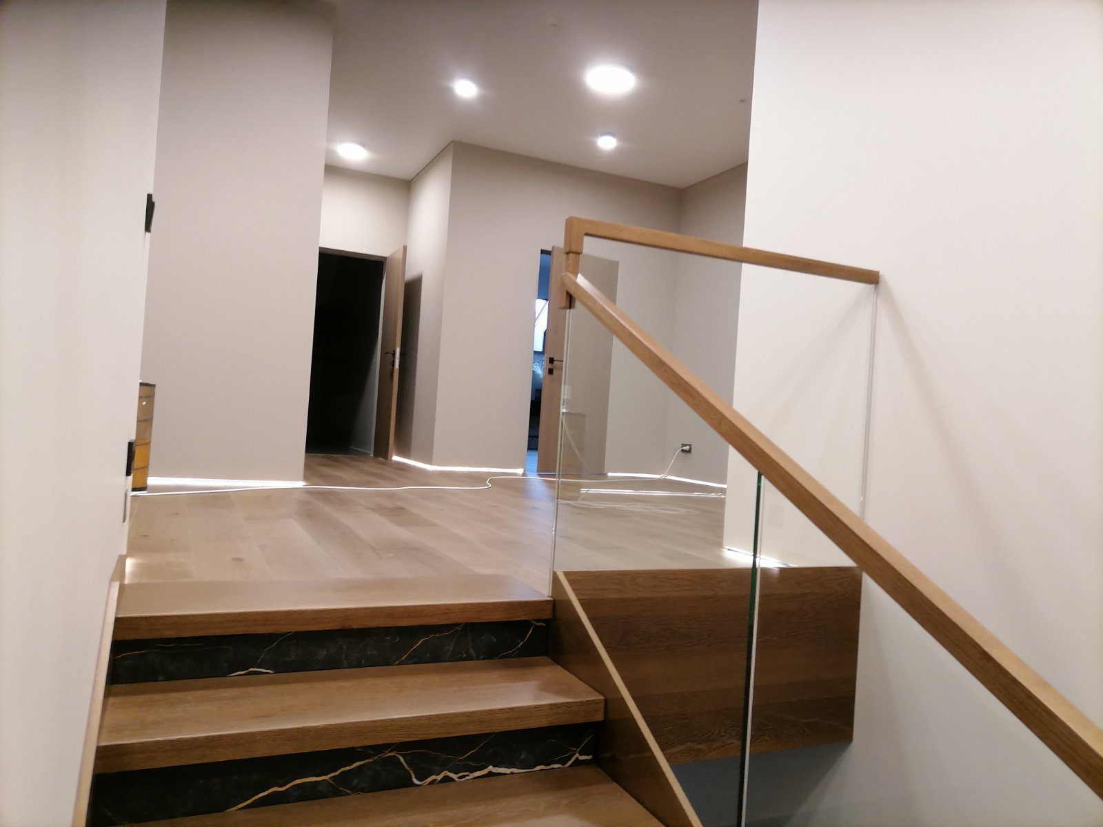 Обложка проекта: Лестница со стеклянным ограждением