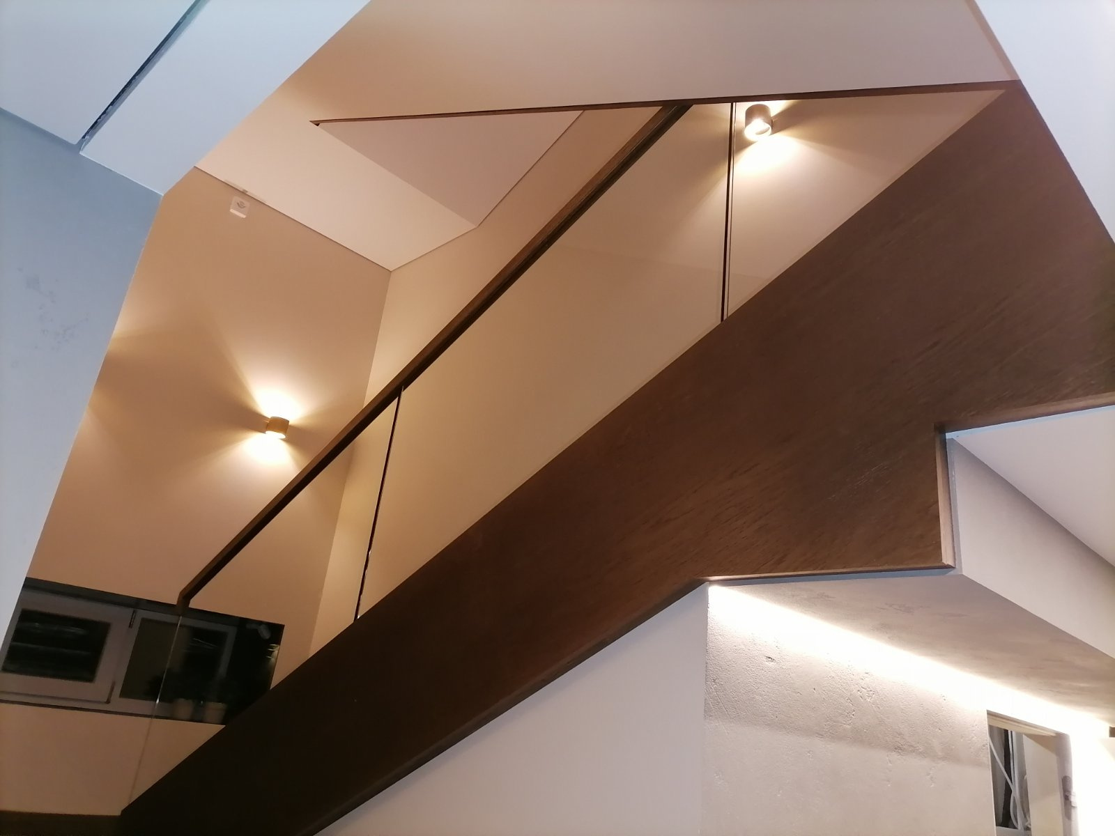 Лестница со стеклянным ограждением