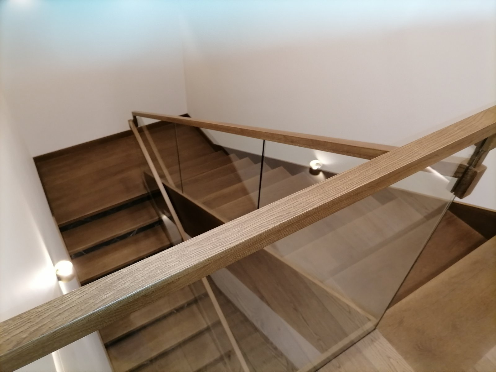 Лестница со стеклянным ограждением