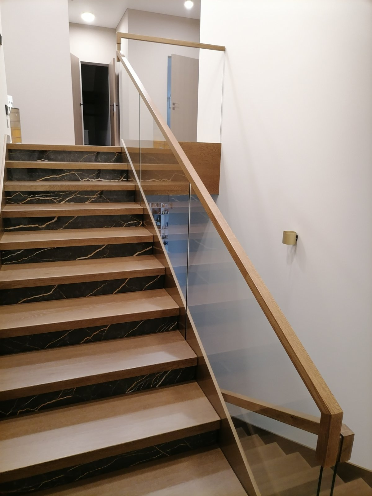 Лестница со стеклянным ограждением