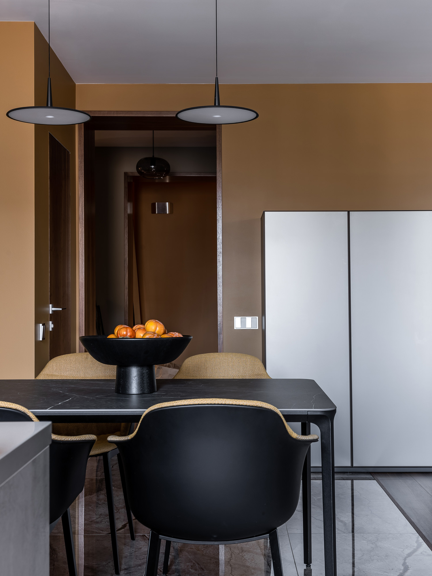 Квартира в современном стиле в центре Самары «Серый и горчица»