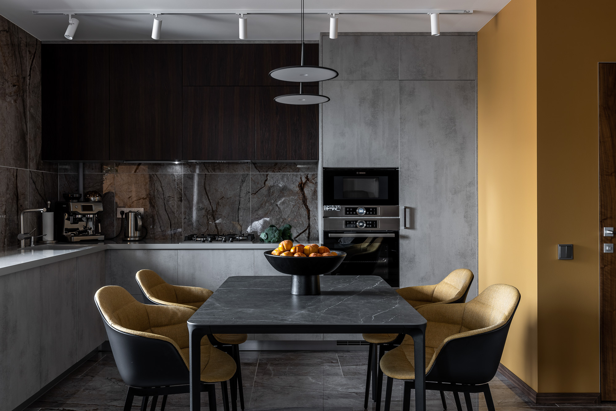 Квартира в современном стиле в центре Самары «Серый и горчица»