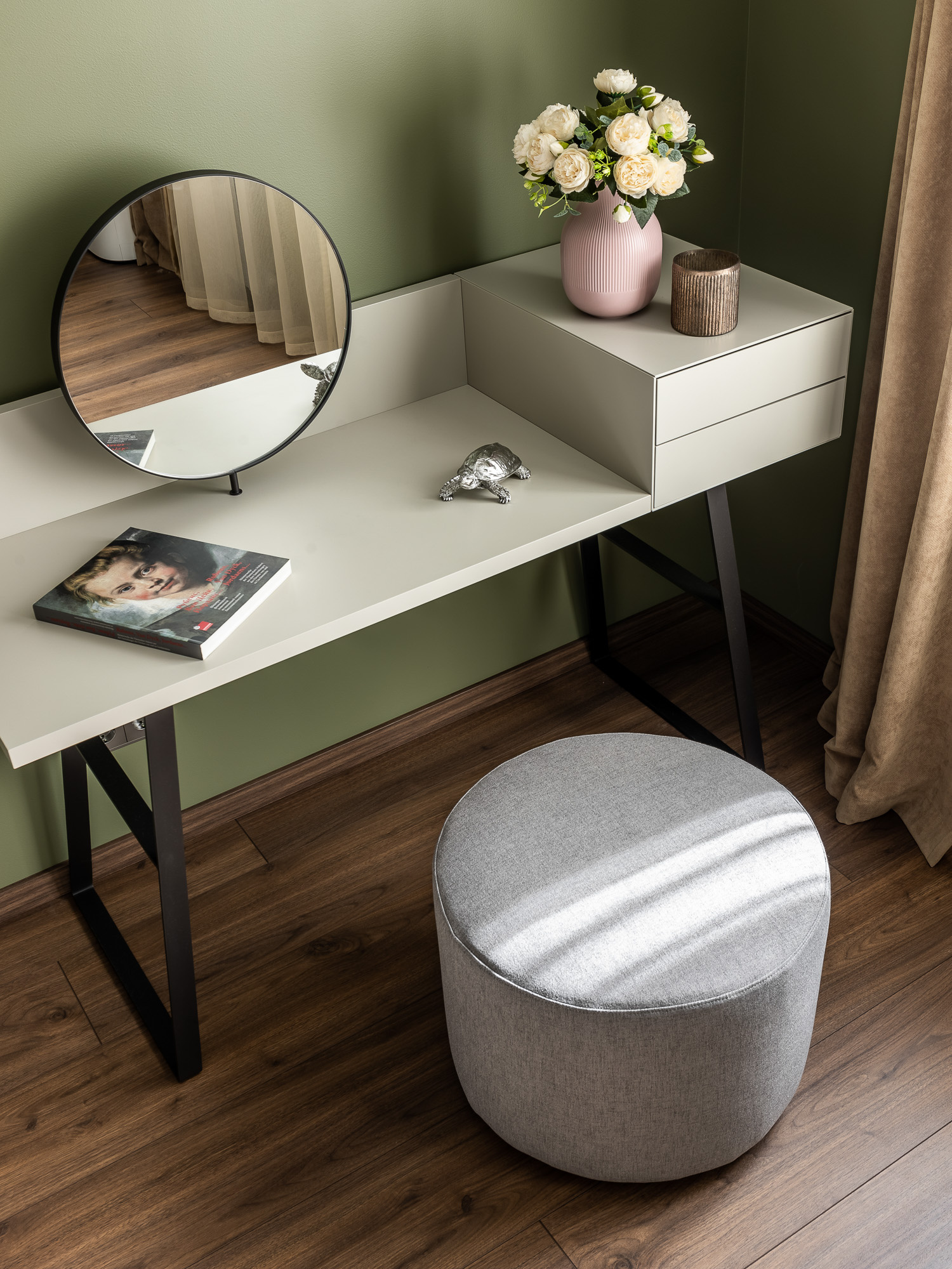 Квартира в современном стиле в центре Самары «Серый и горчица»