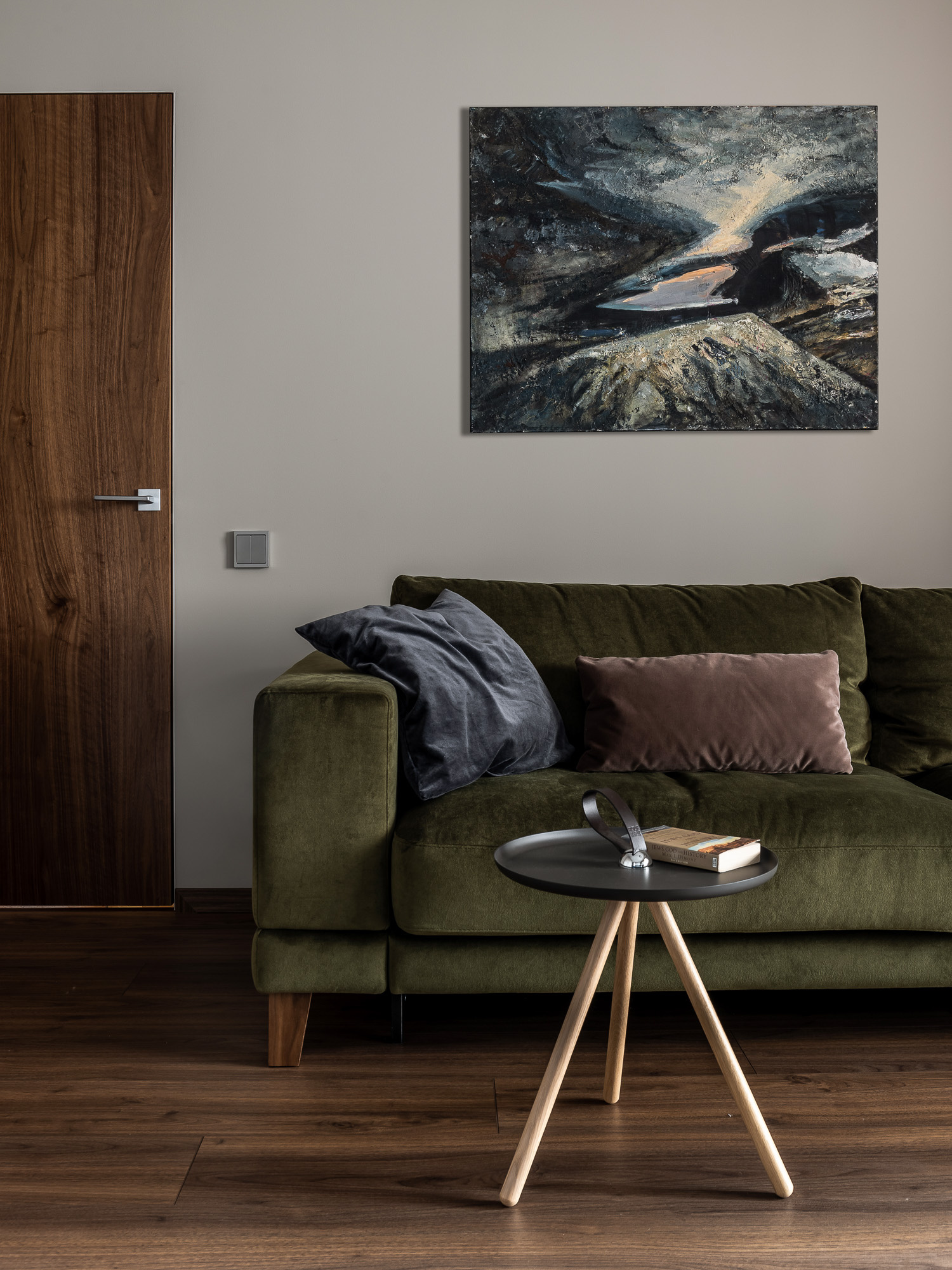 Квартира в современном стиле в центре Самары «Серый и горчица»