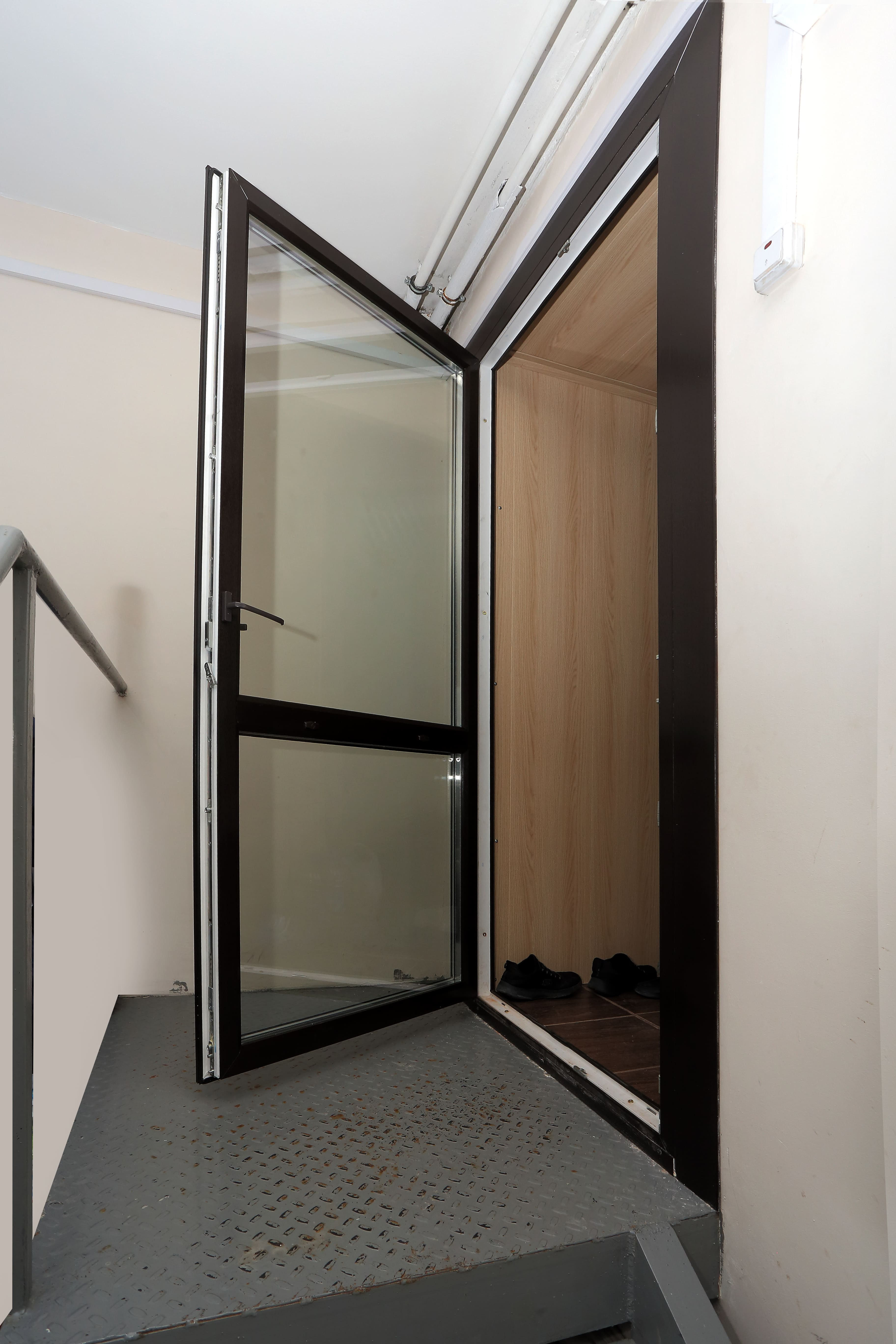 Пластиковые двери