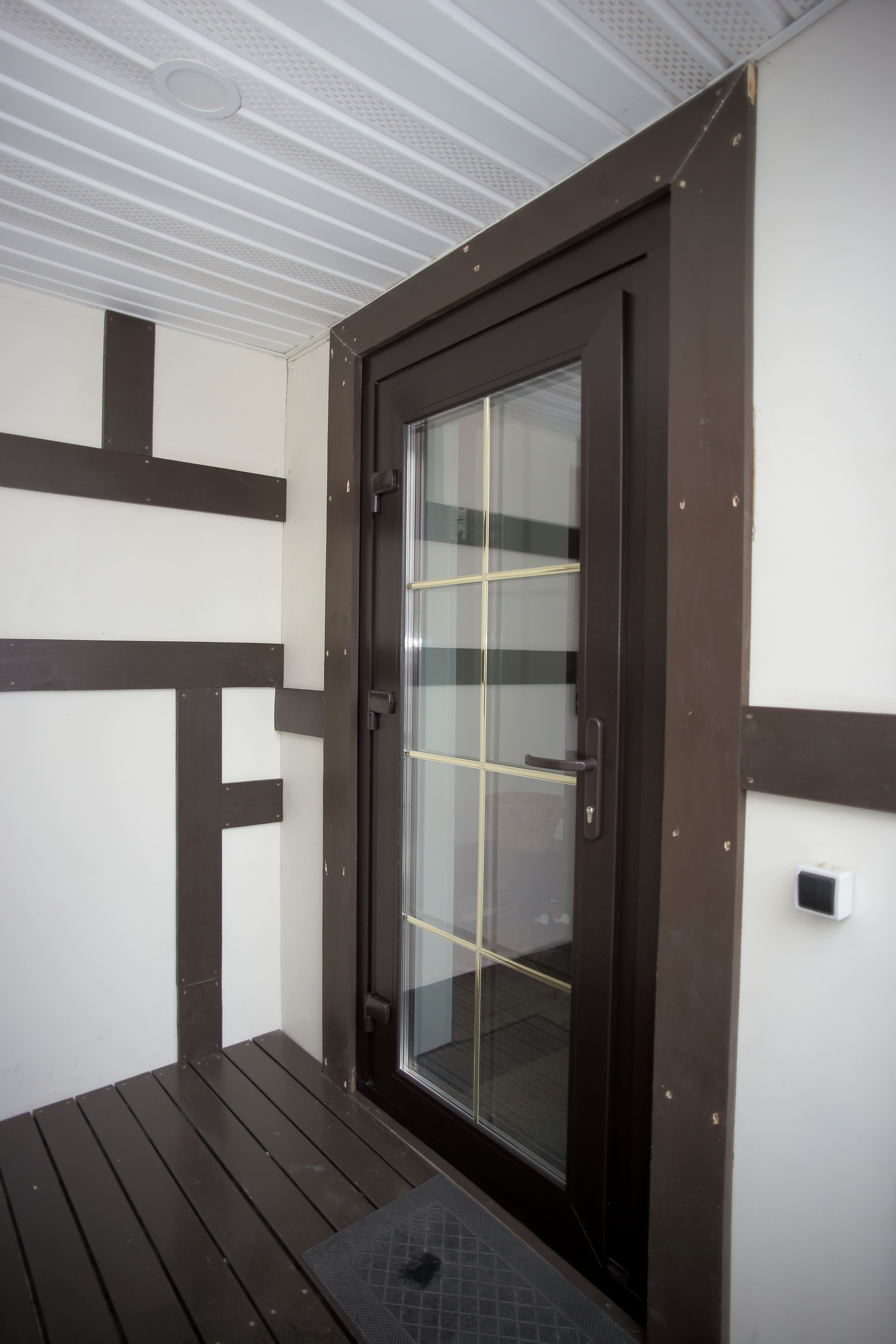 Пластиковые двери