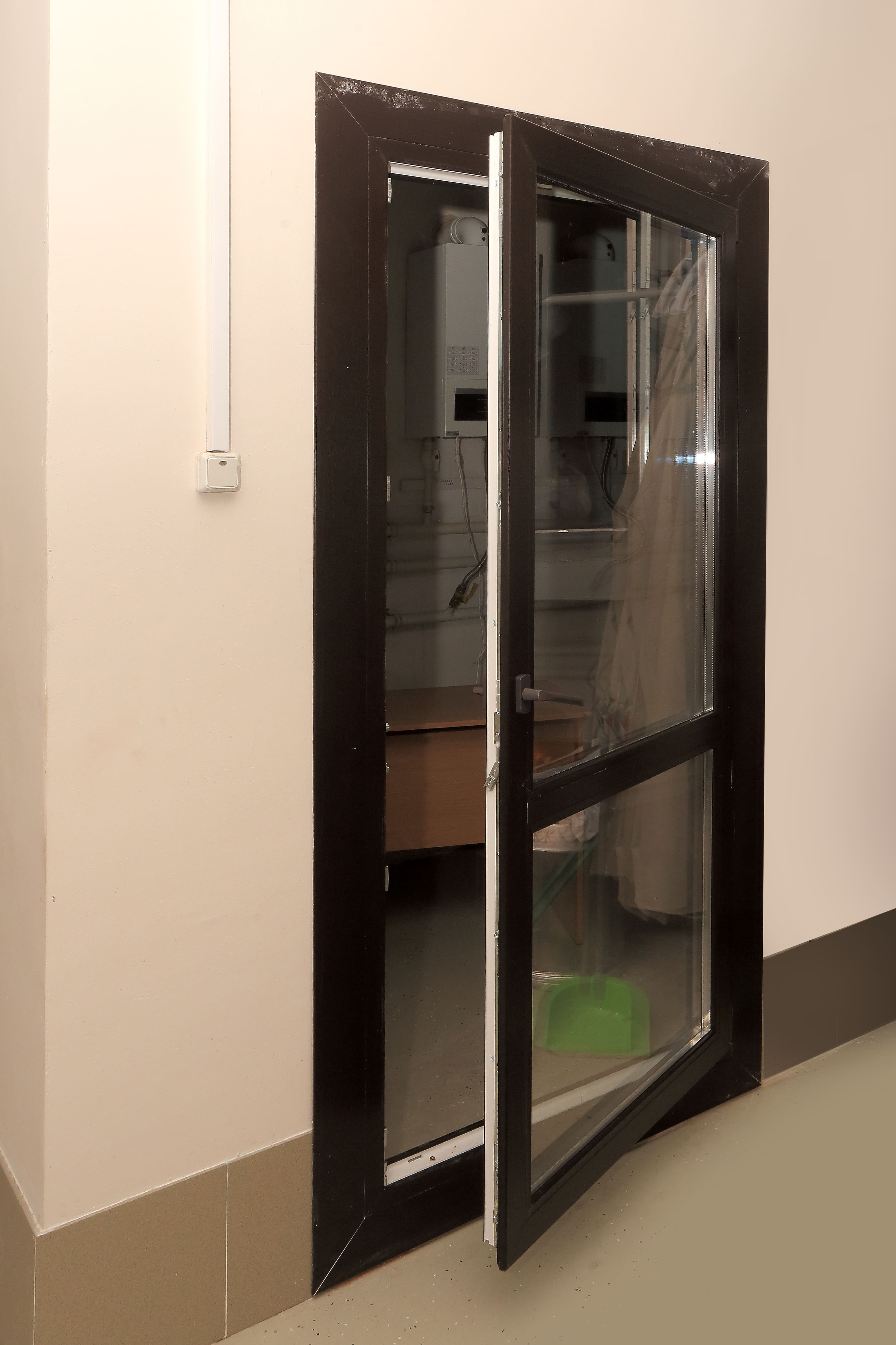 Пластиковые двери