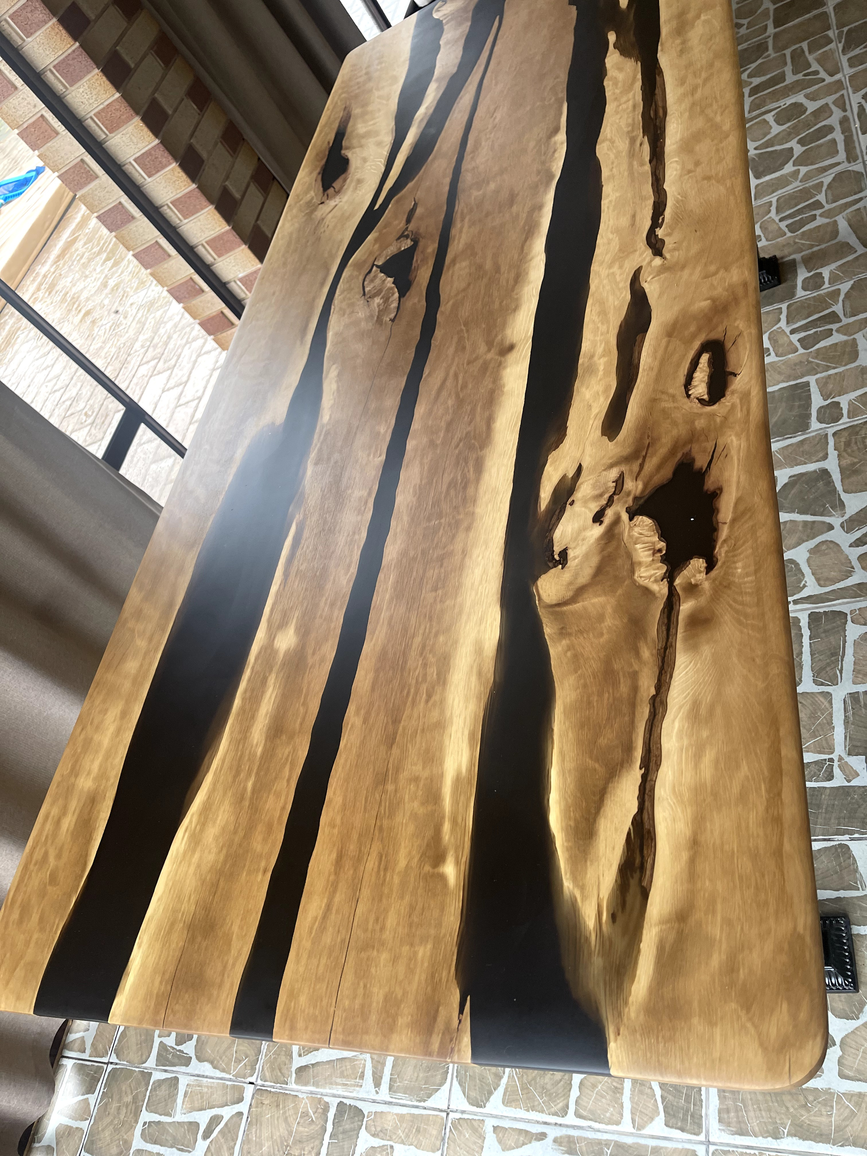 Столы из эпоксидной смолы и слэба дерева