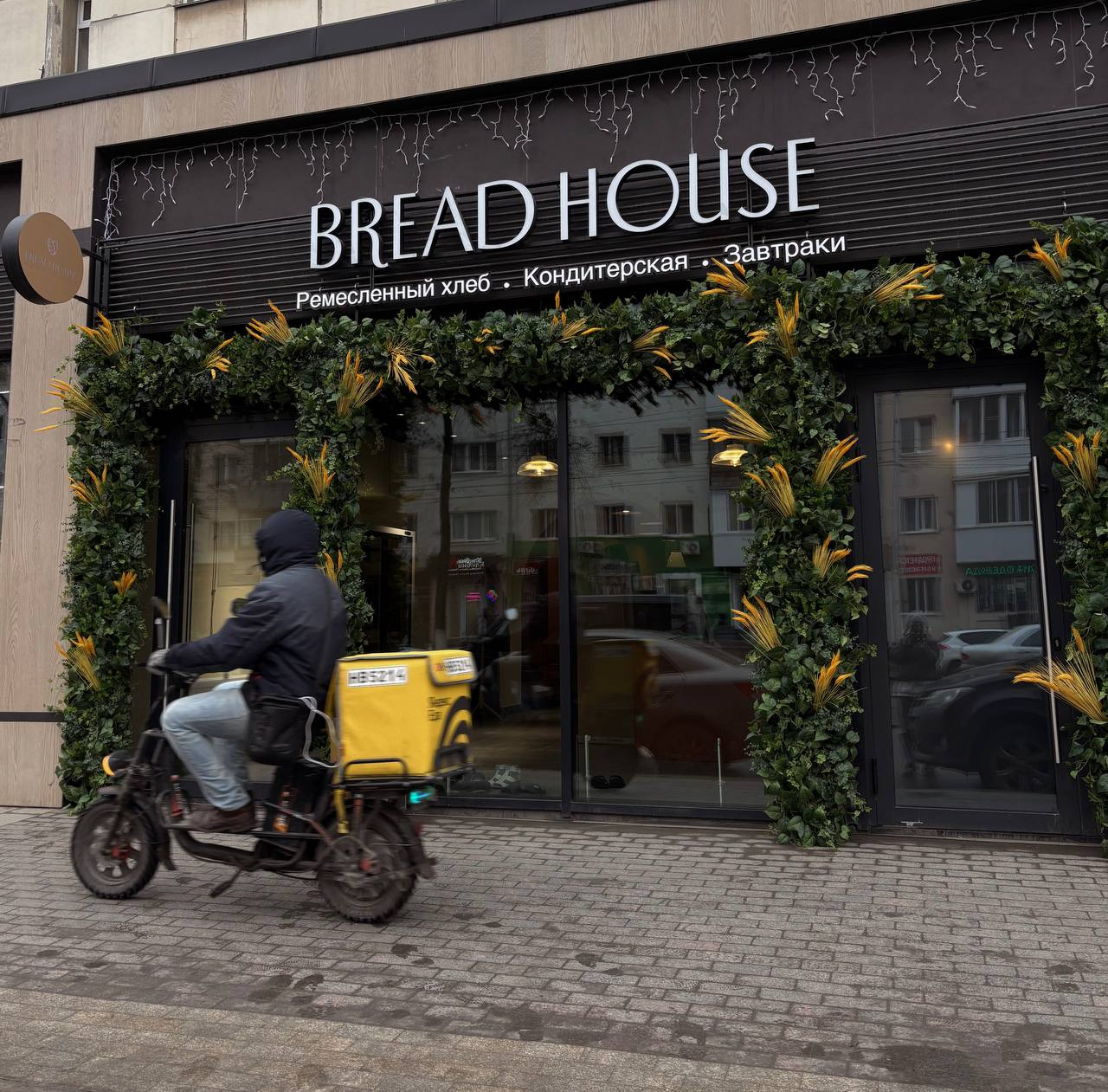 Оформление входной группы пекарни