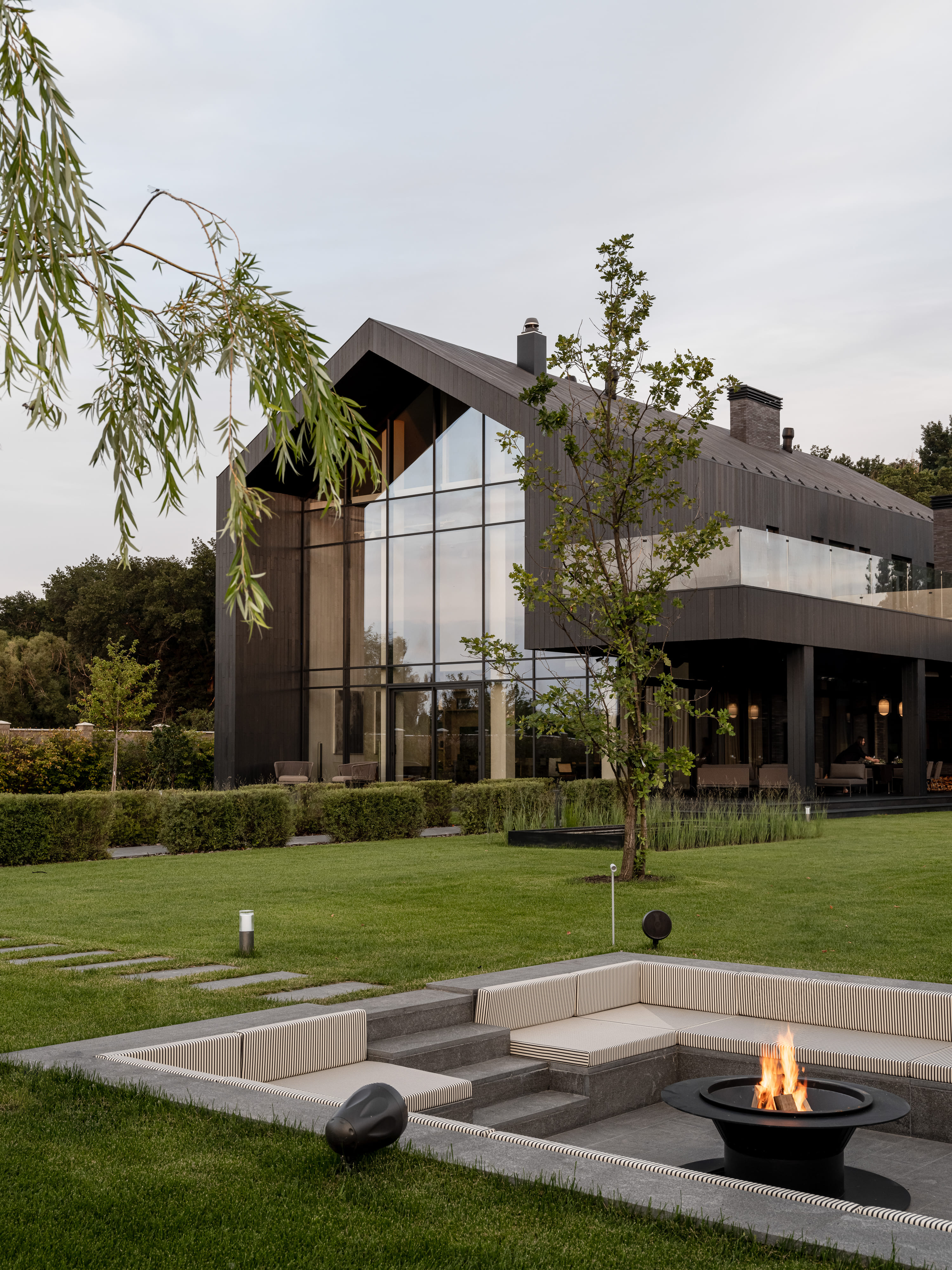 Загородный дом Площадь: 450 м².  Срок реализации: 18 месяцев.  Исполнитель: Монтажстрой. Автор проекта: Маслова Наталья 3L Design