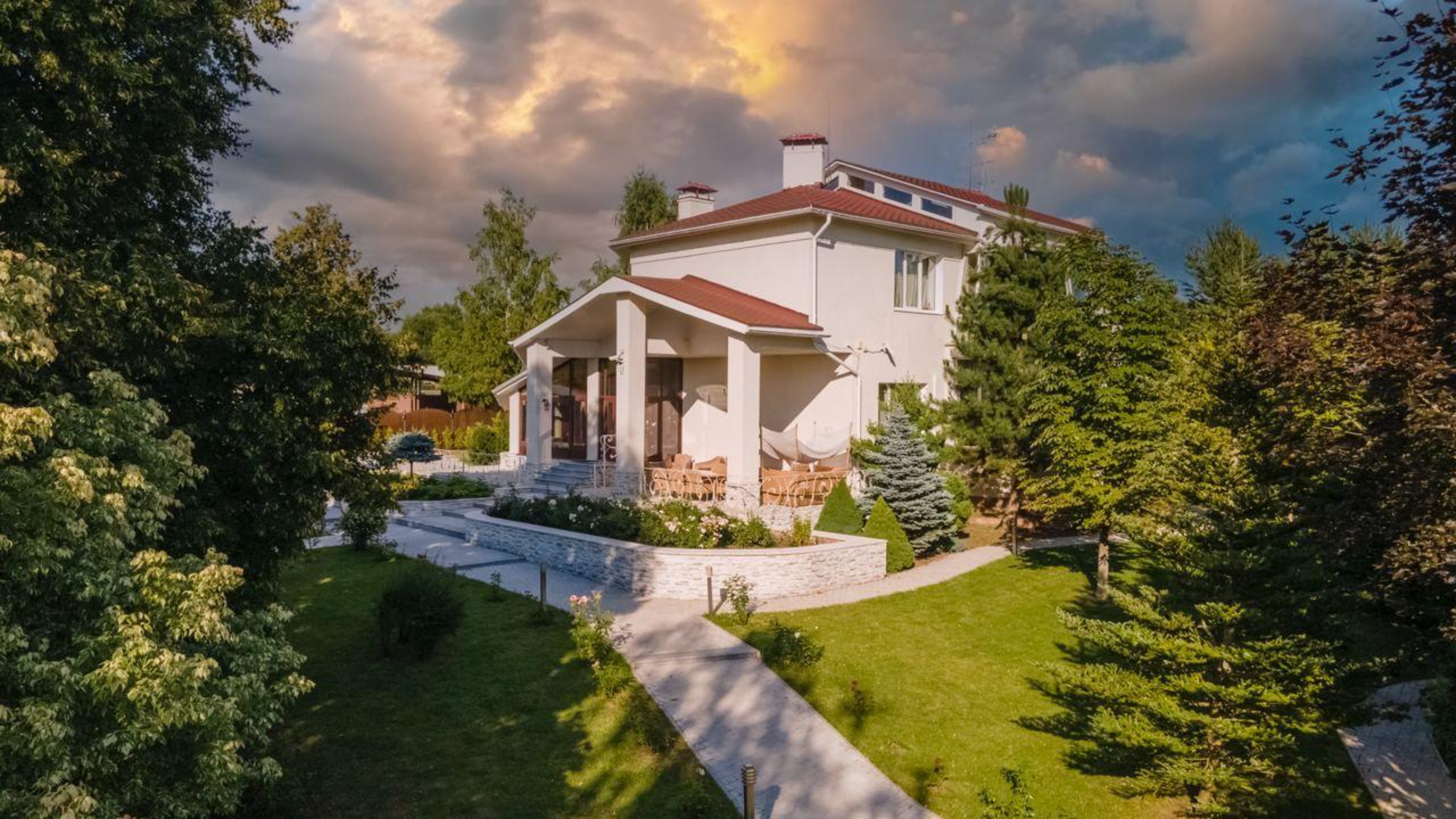 Дом площадью 1000м²