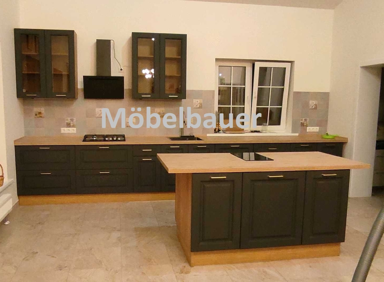 Кухонный гарнитур в частном доме. Сборка и установка "под ключ"