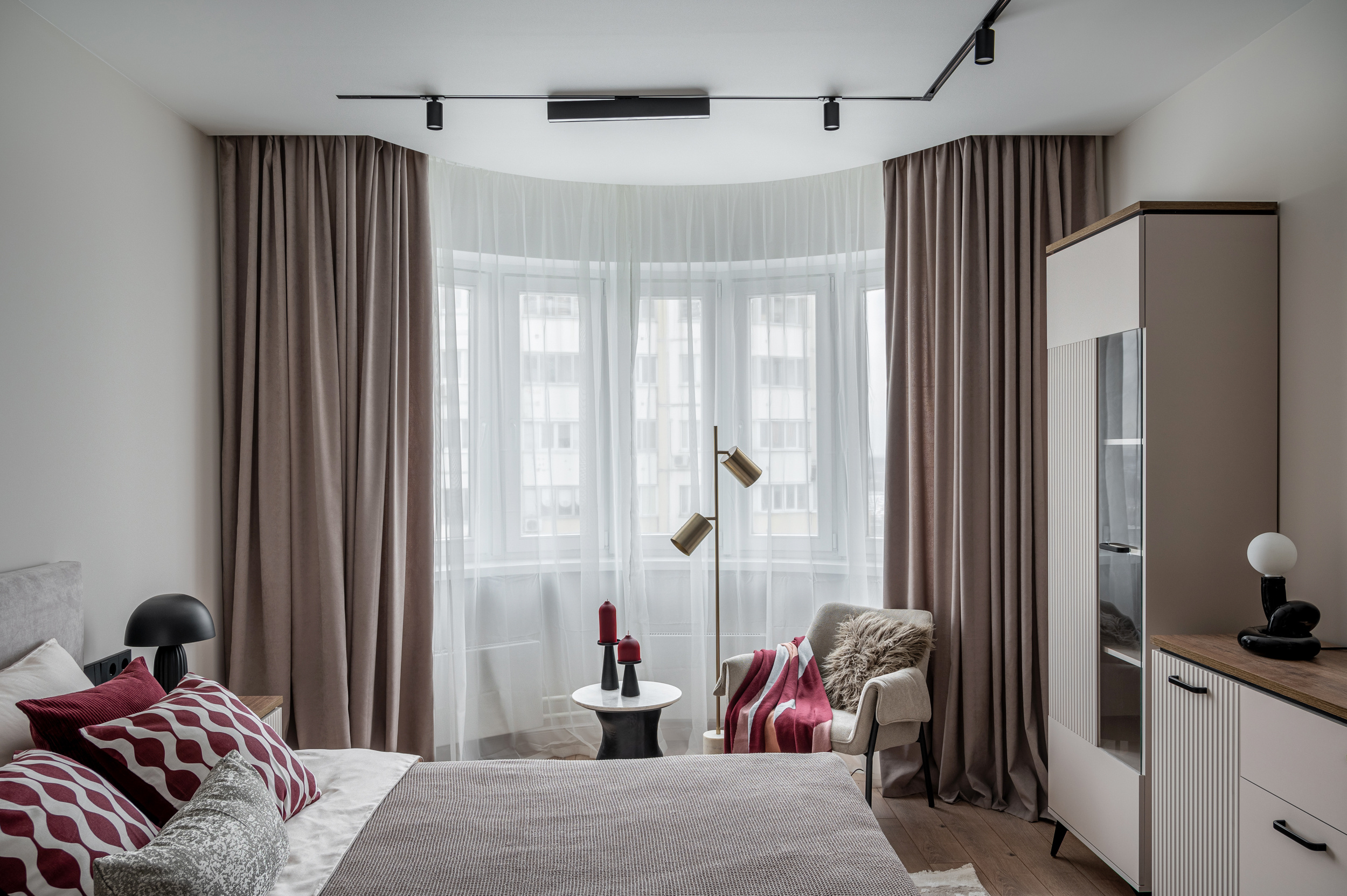 Однушка на продажу с яркими акцентами