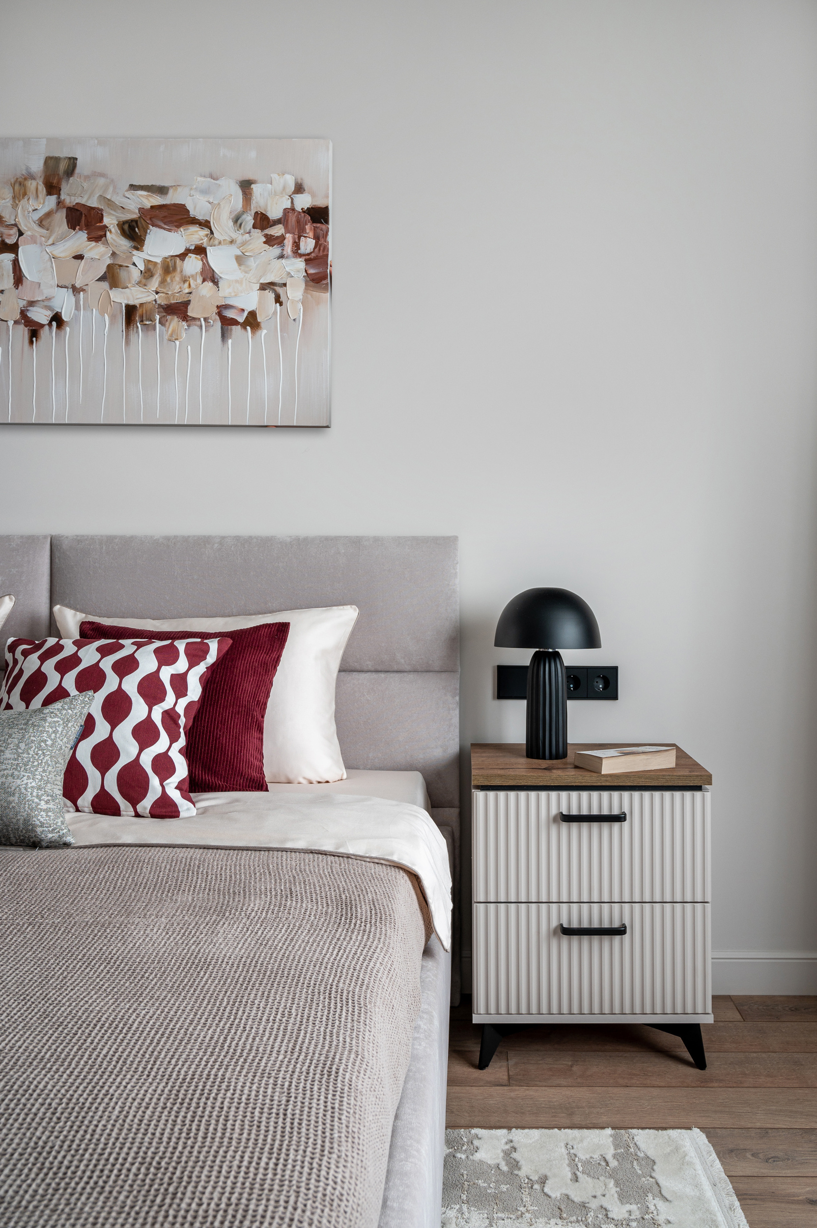 Однушка на продажу с яркими акцентами