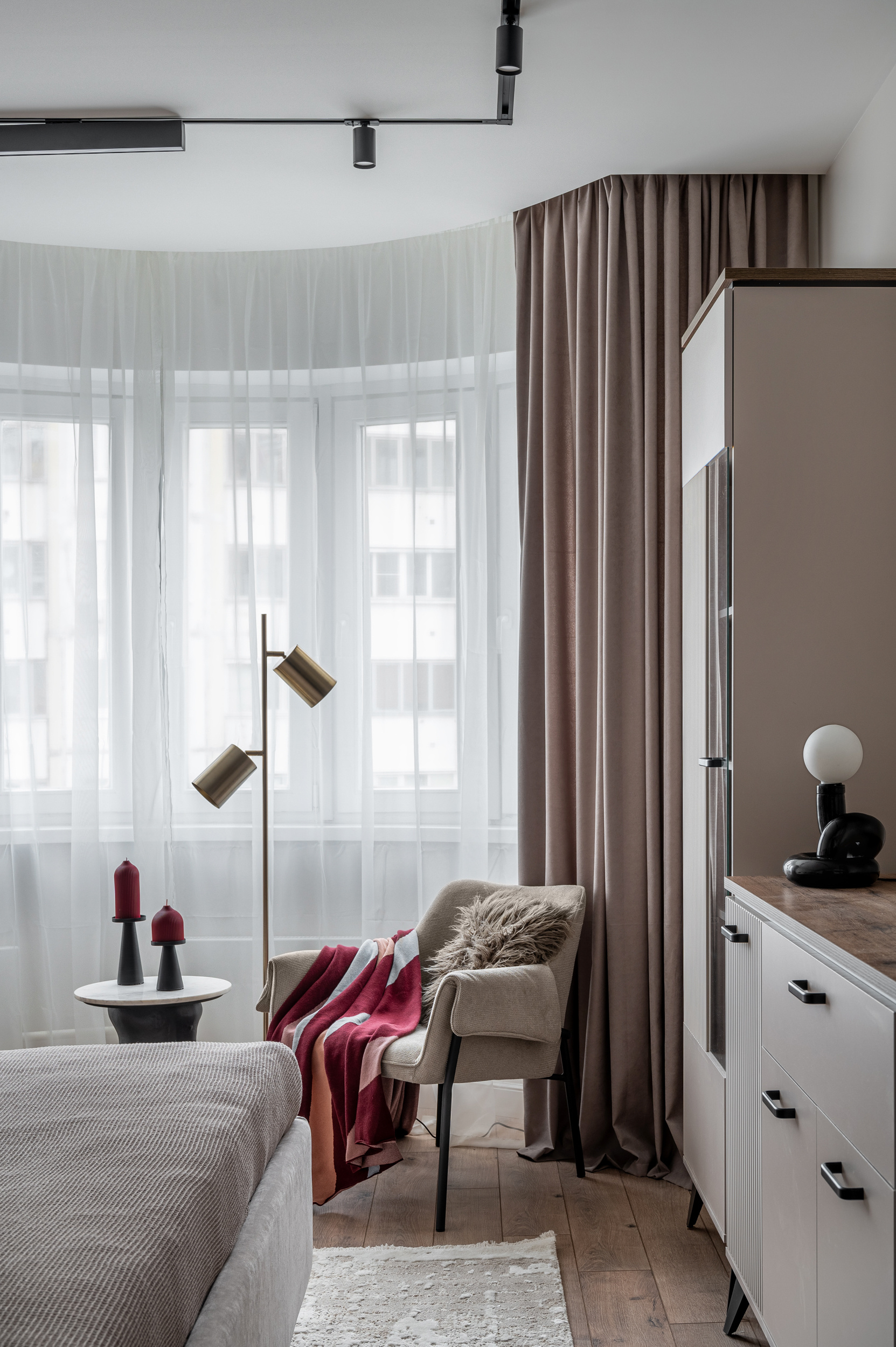 Однушка на продажу с яркими акцентами