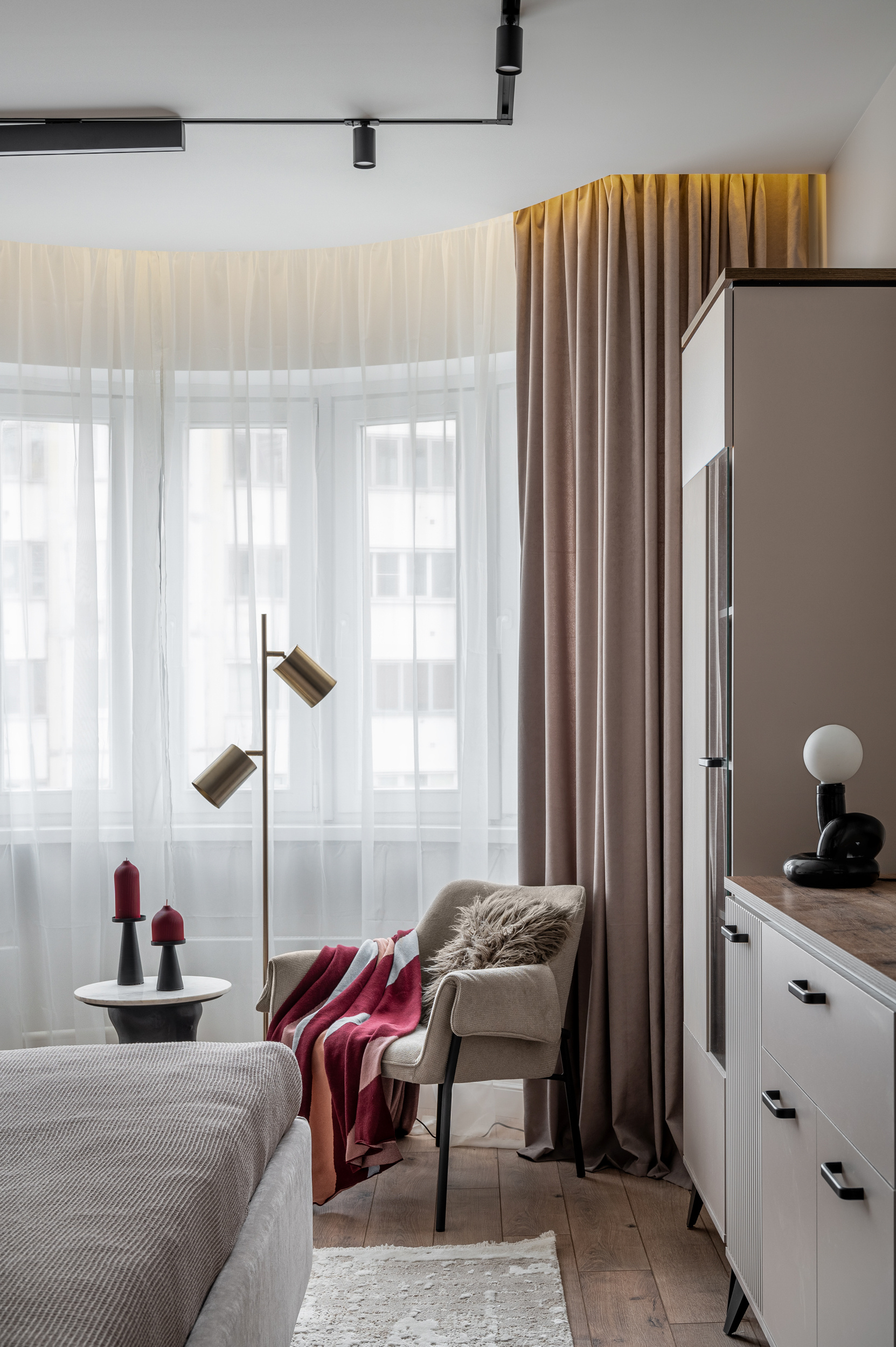 Однушка на продажу с яркими акцентами