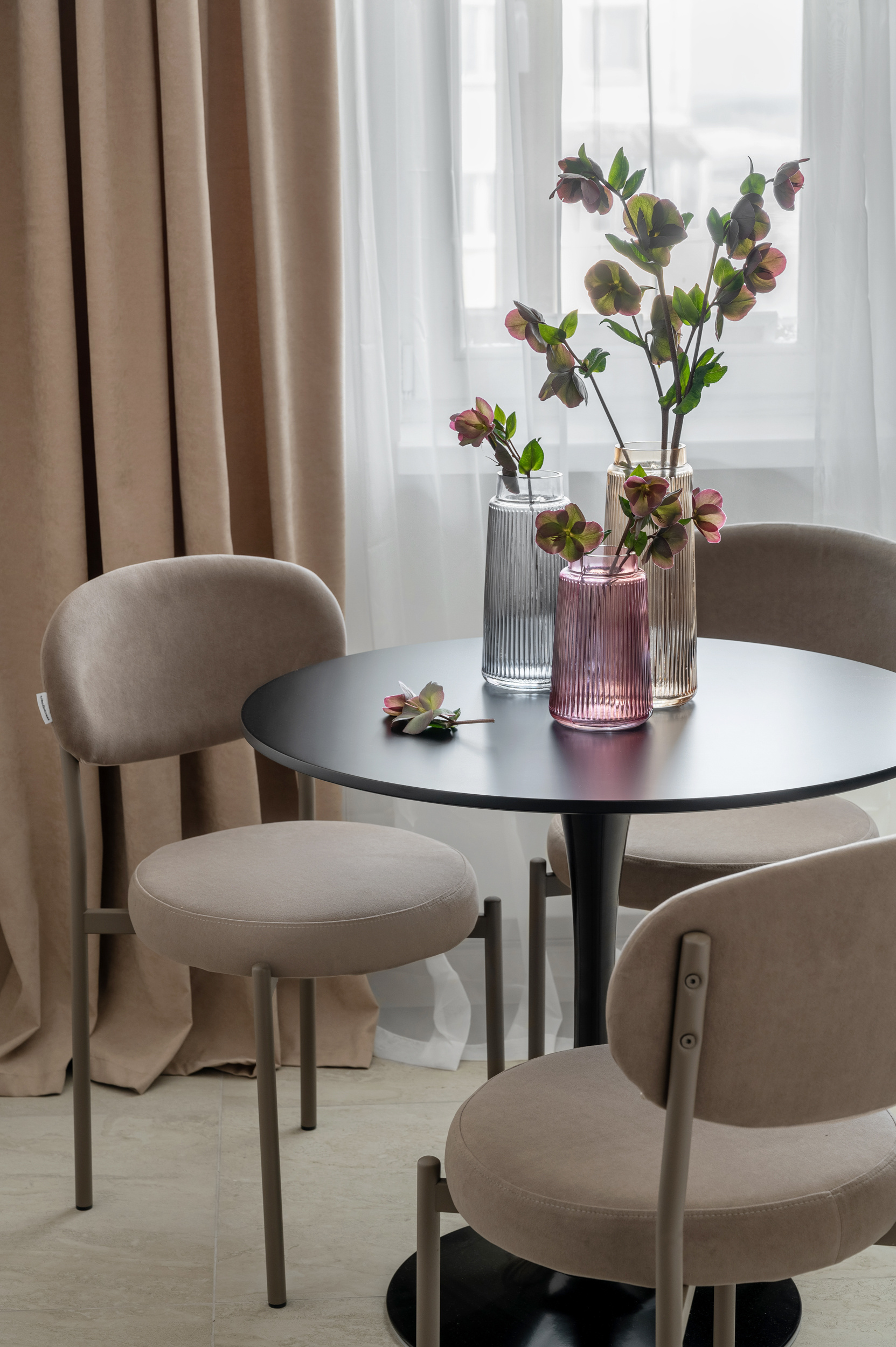 Однушка на продажу с яркими акцентами