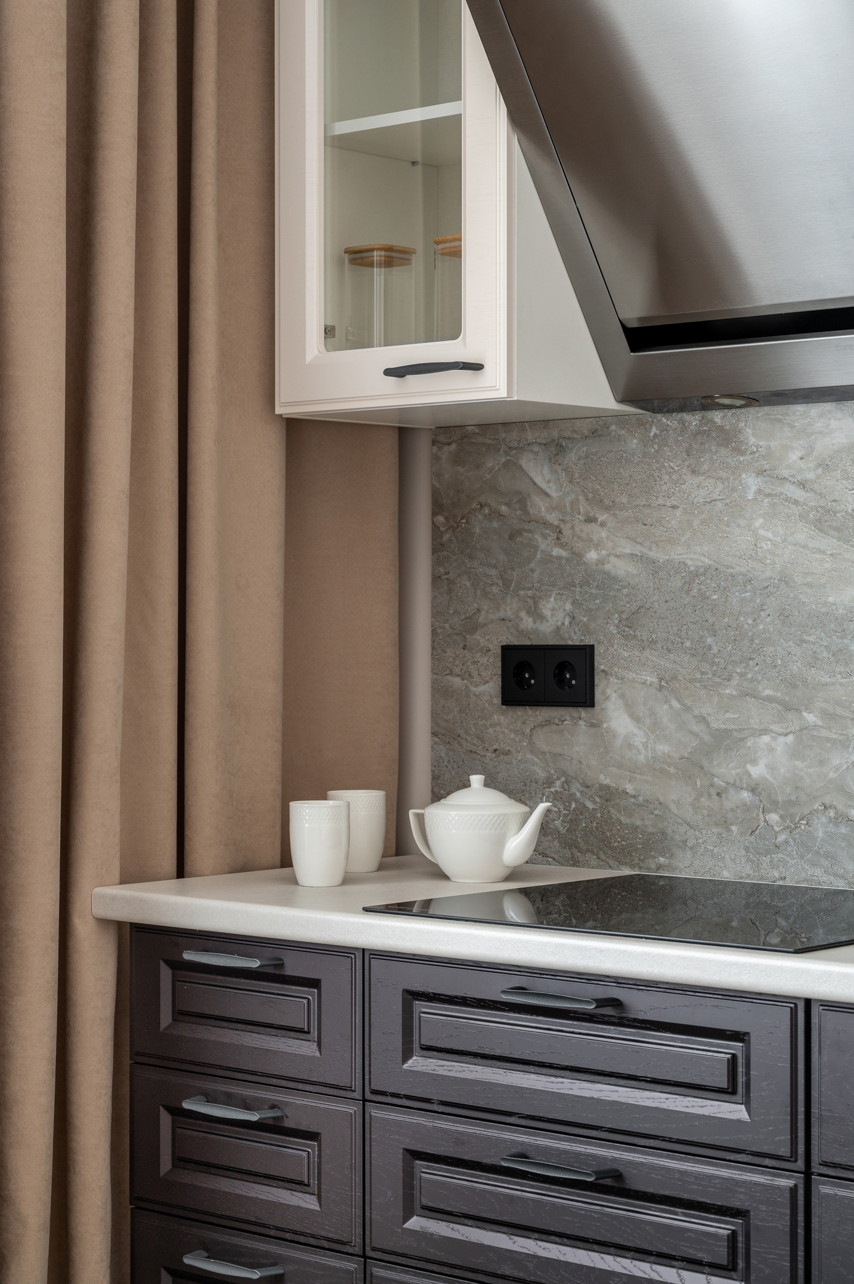 Однушка на продажу с яркими акцентами