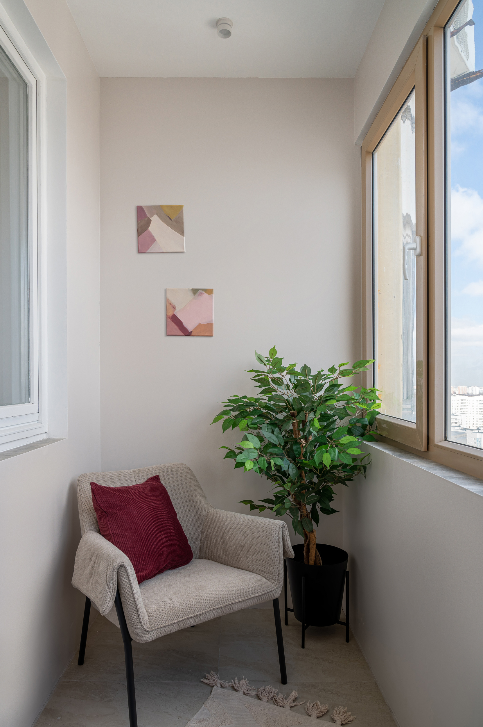 Однушка на продажу с яркими акцентами