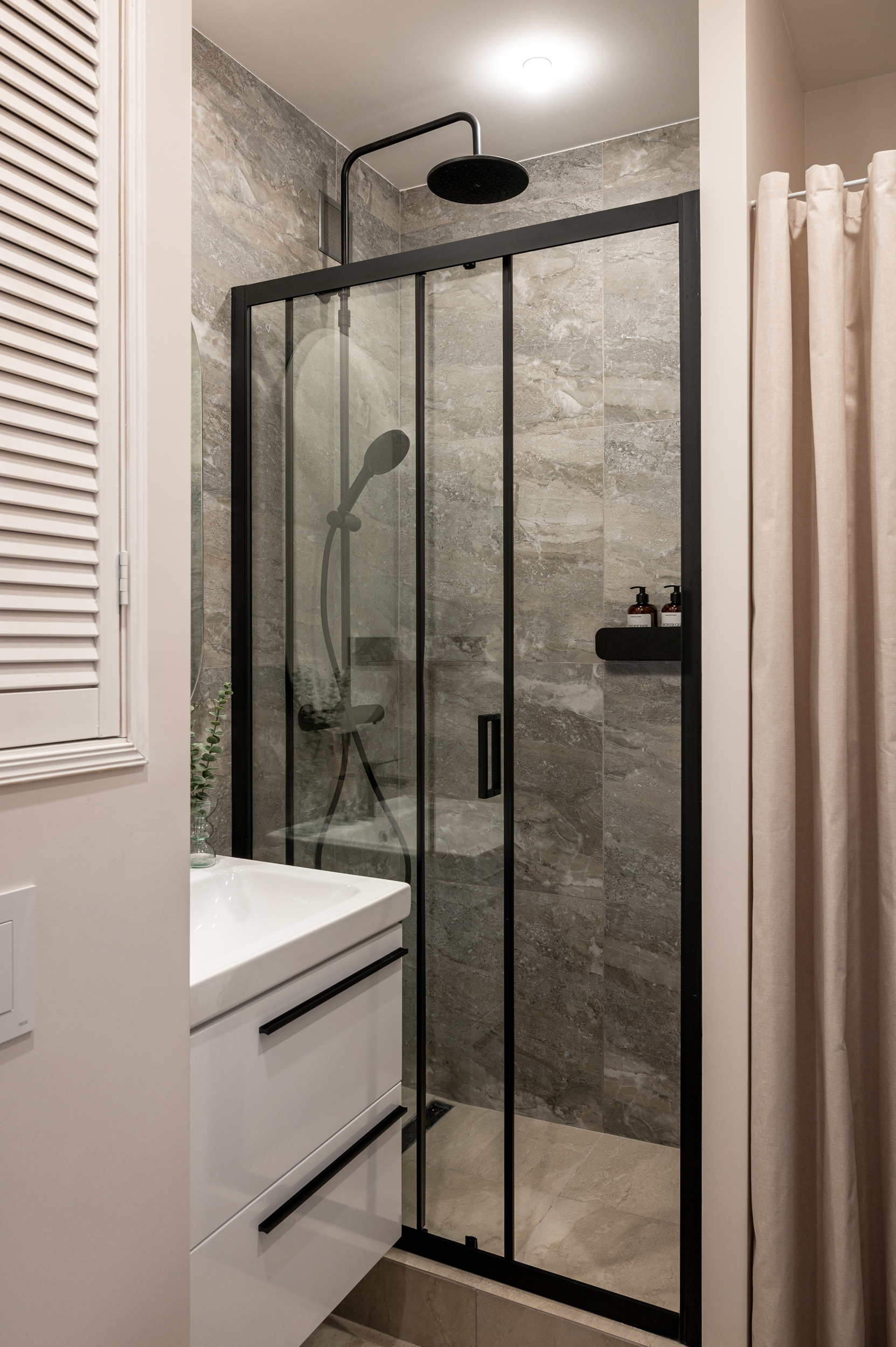 Однушка на продажу с яркими акцентами