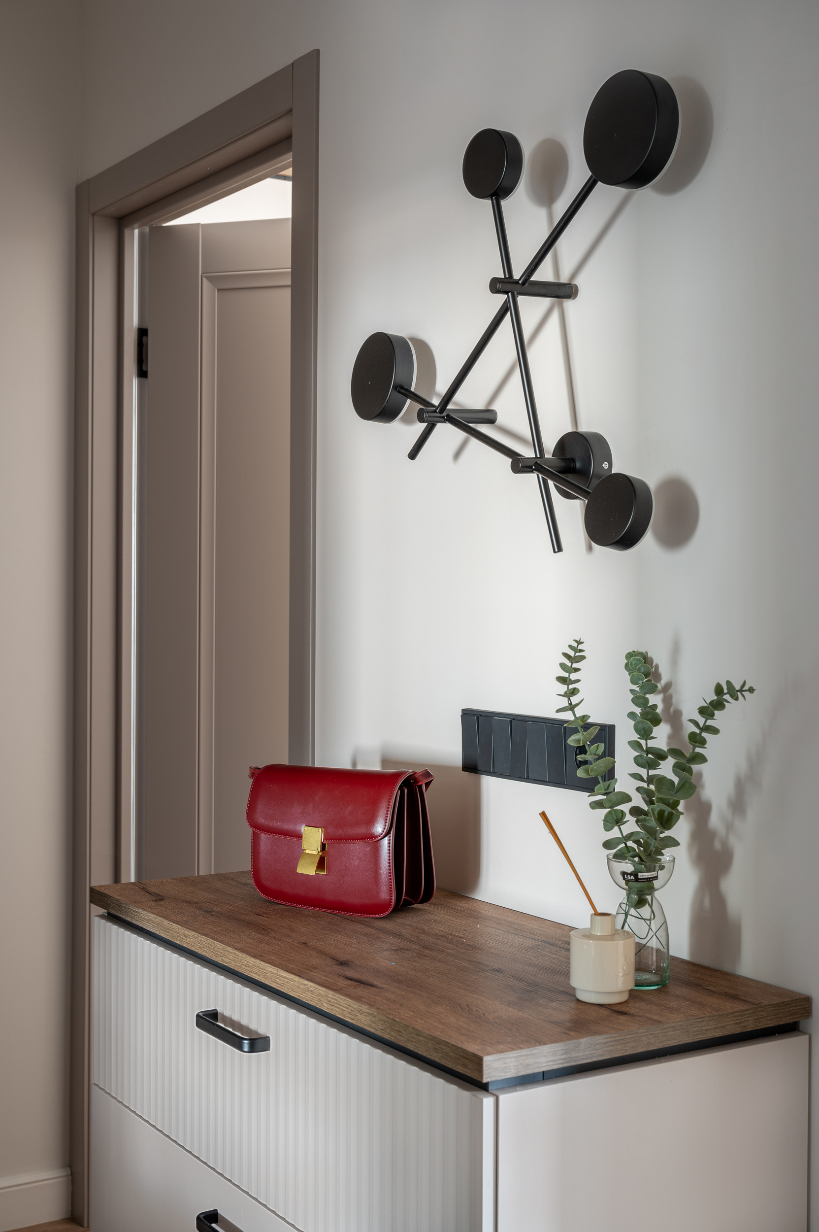 Однушка на продажу с яркими акцентами