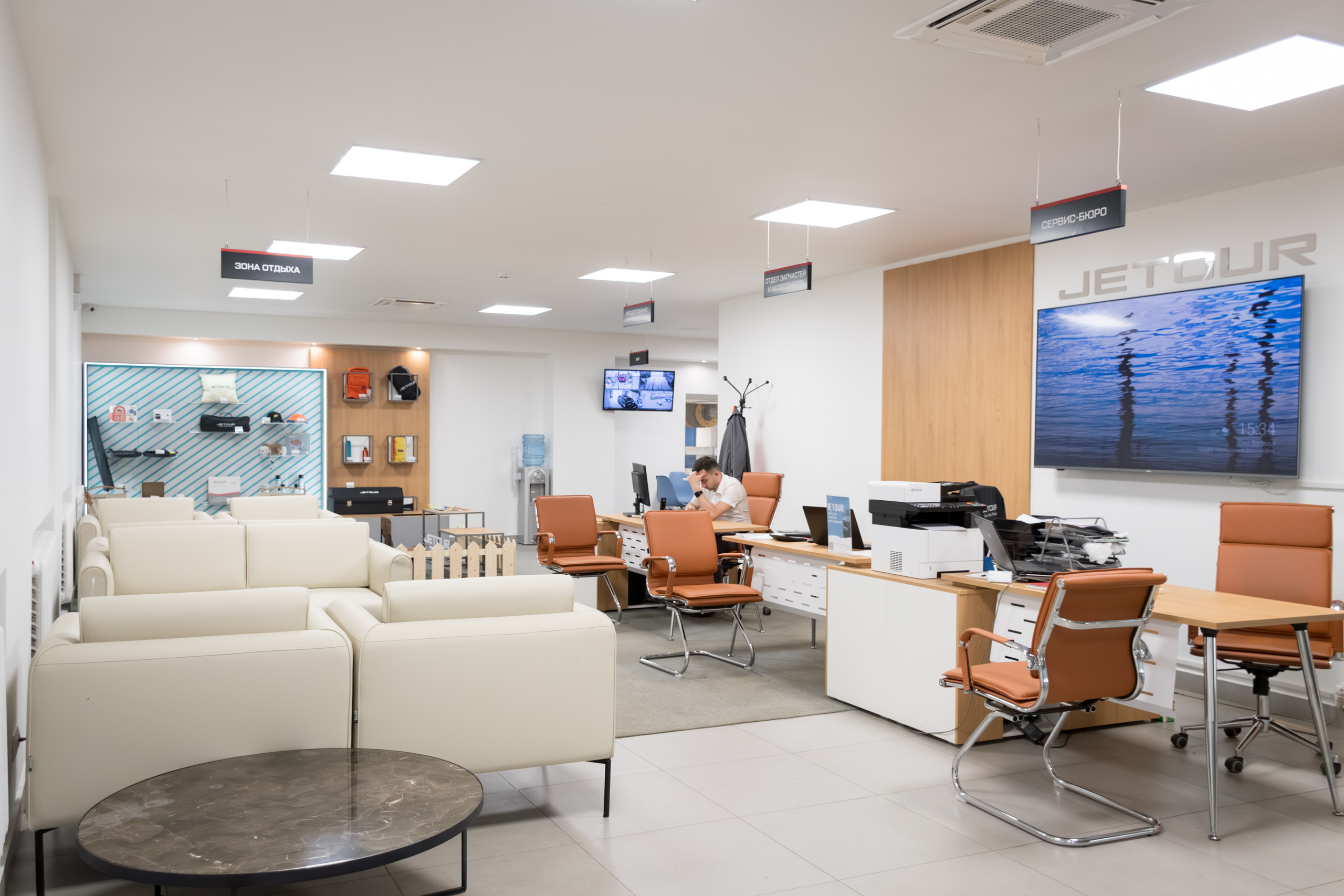 Обложка проекта: Ребрендинг автосалона • 2,5 тыс.м²