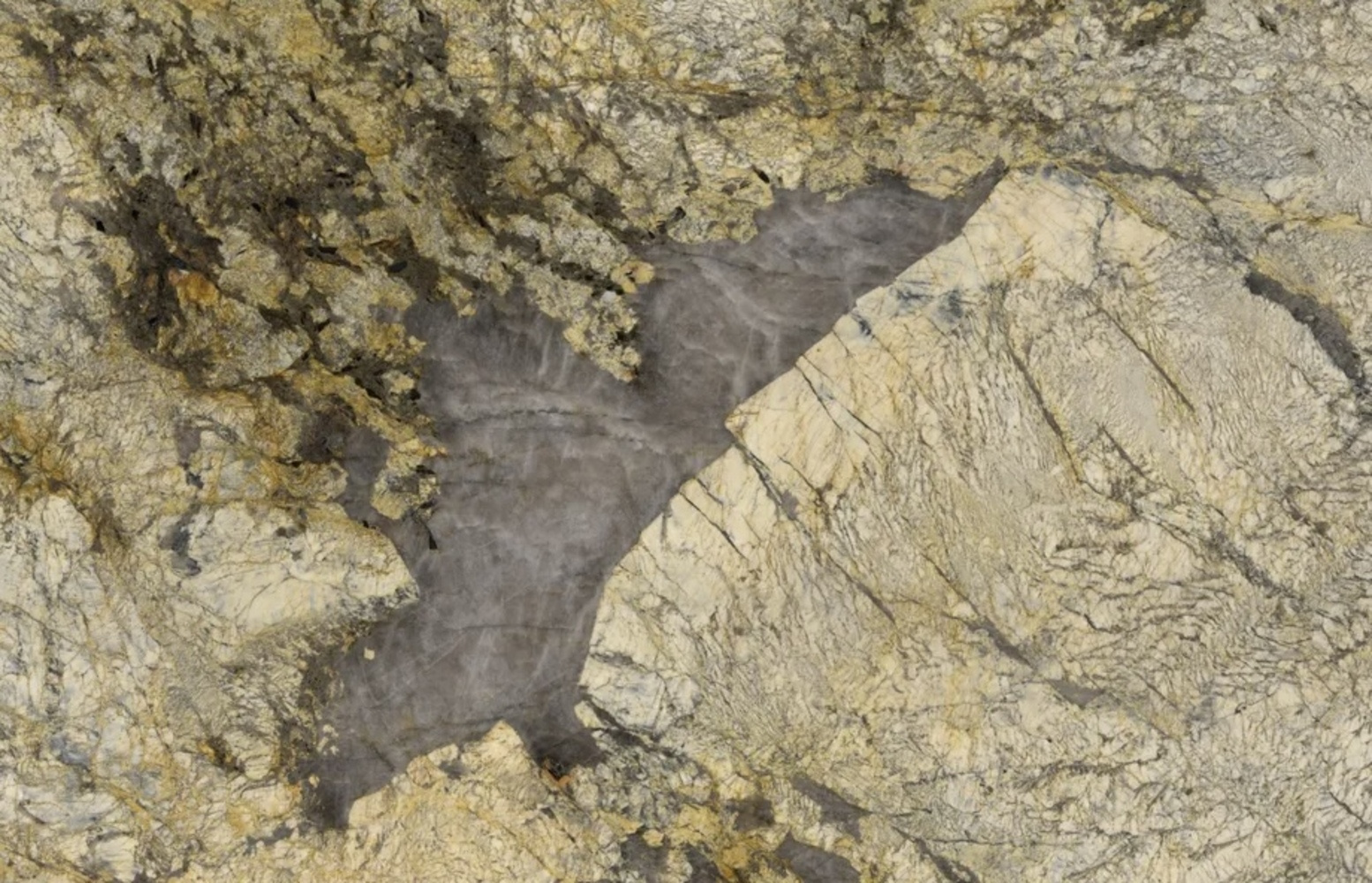 Панно из кварцита Patagonia Gold с подсветкой · 2800 × 1800 мм