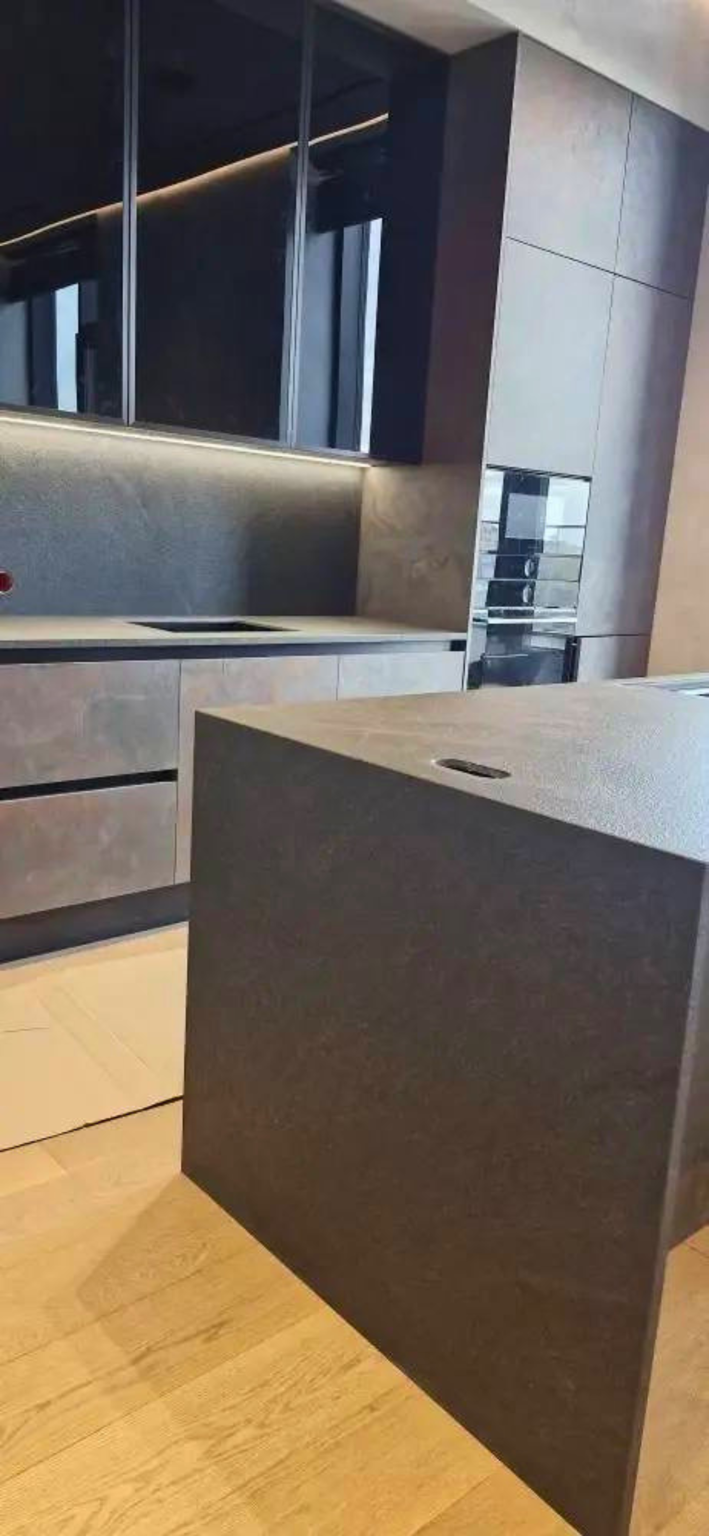 Столешница и фартук из керамики Laminam на кухню