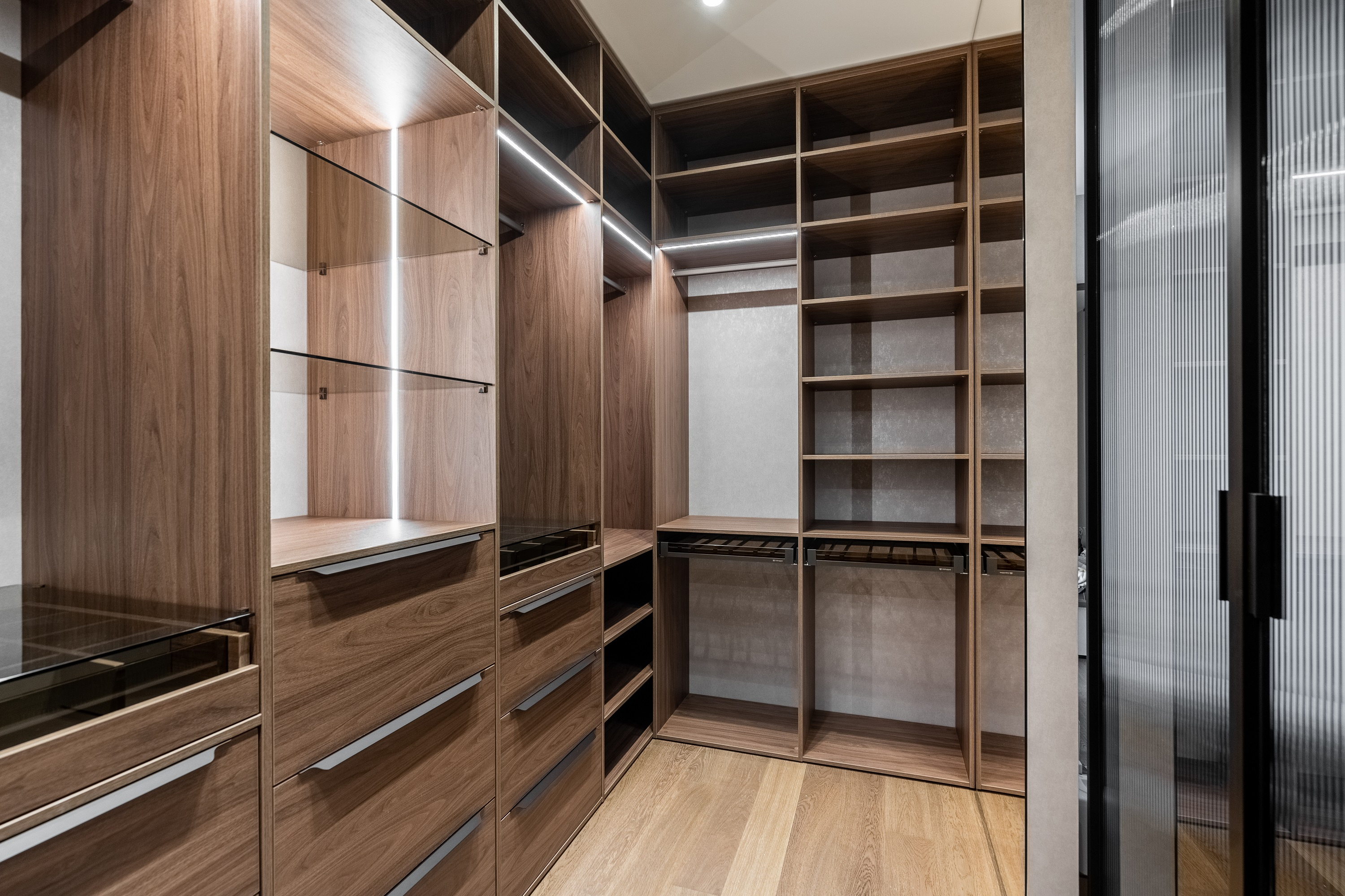 П-образная гардеробная