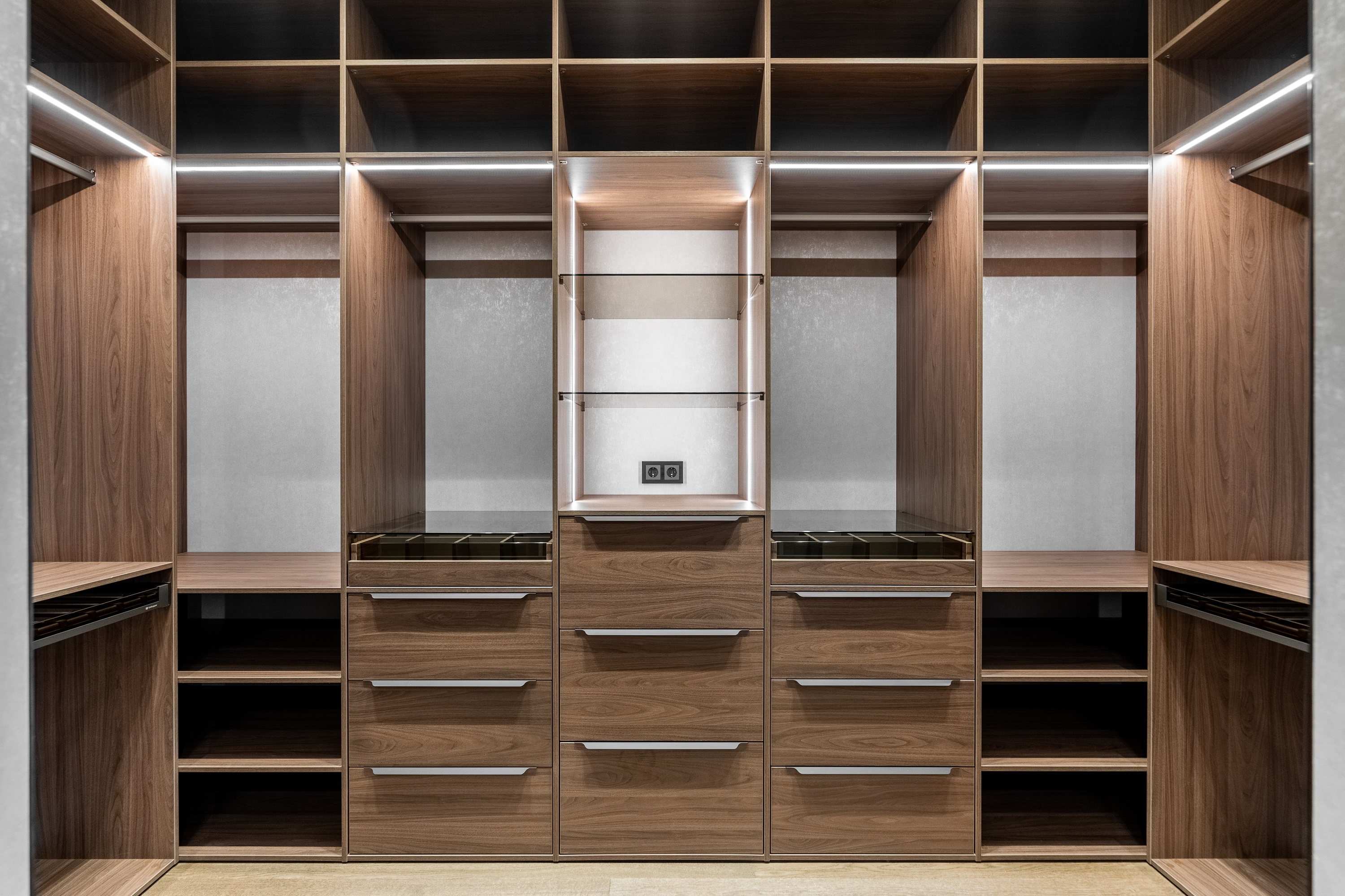 П-образная гардеробная