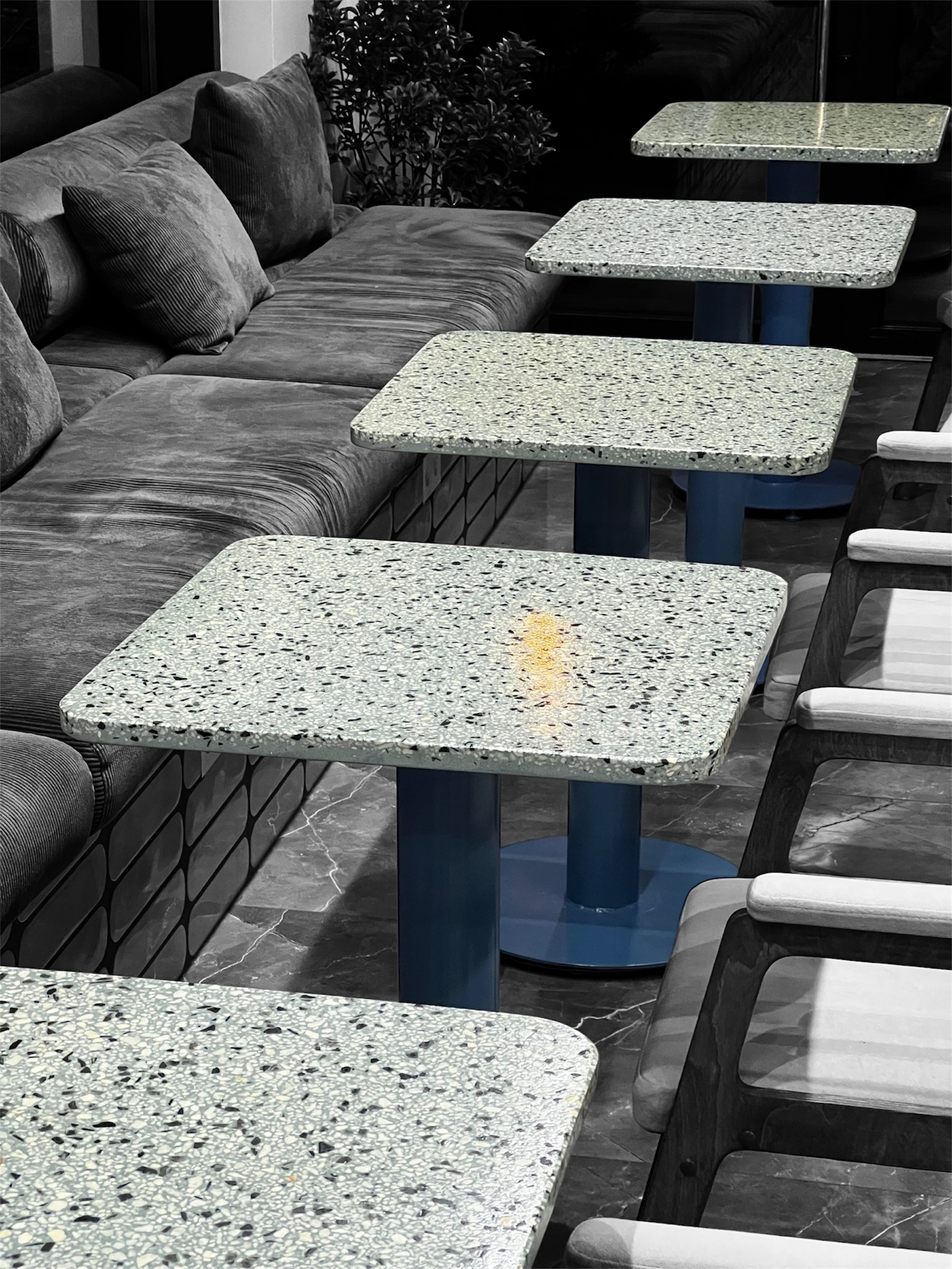 Обложка проекта: Столы в заведении